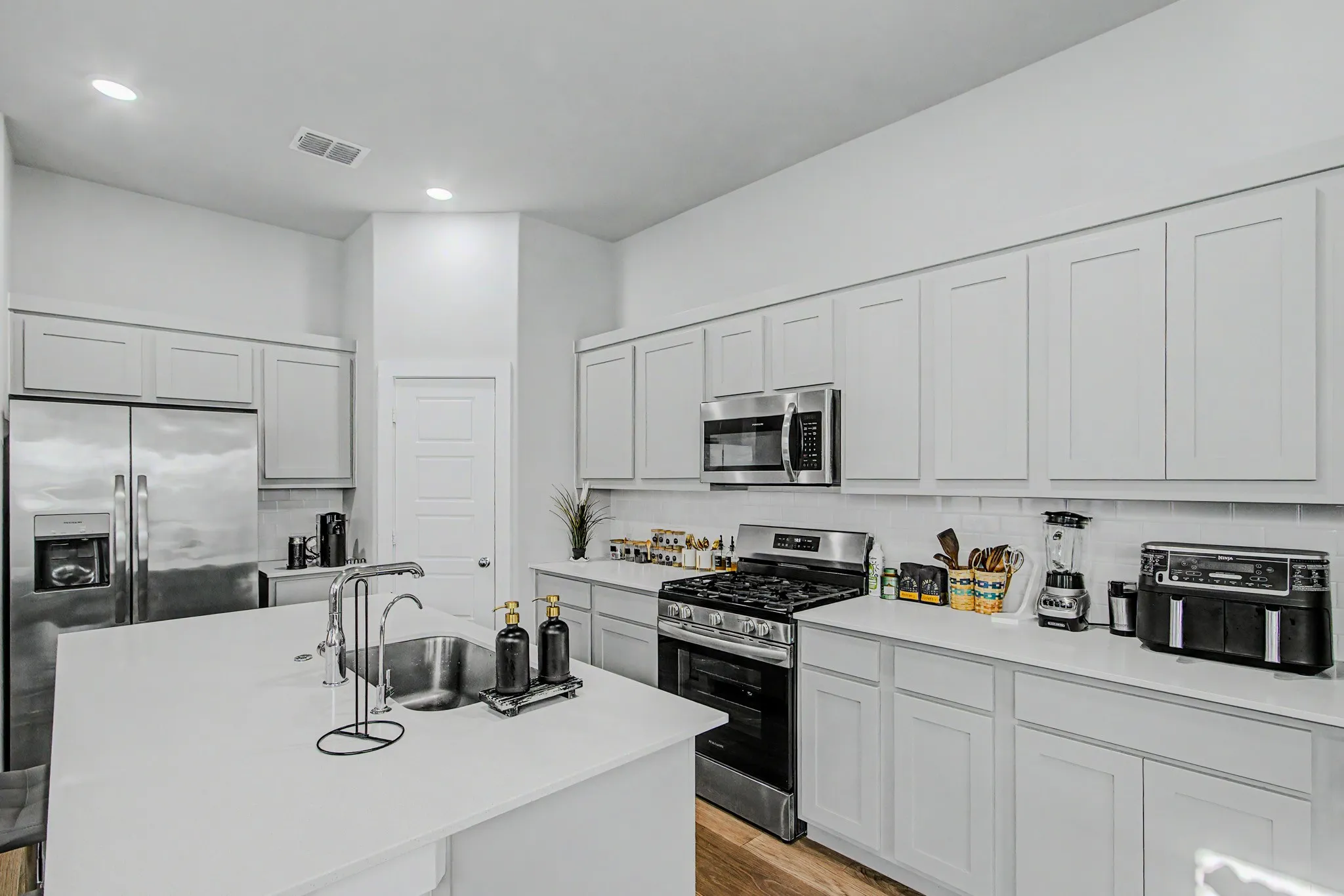 Single Family Residence For Rent in Collin County , 415 Travine Drive, Princeton, Texas 75071, 3 Bedroom, 2 Bathroom, 2 Garage spaces, 1,973 Sqft, built in 2024, mls#21389432, Real Estate Agent in Princeton, Homes For Rent in Collin county, Homes For Rent in Princeton, Realtor in Princeton Texas, Real Estate Brokerage Independent Realty Texas, Luminita Cordes Realtor
