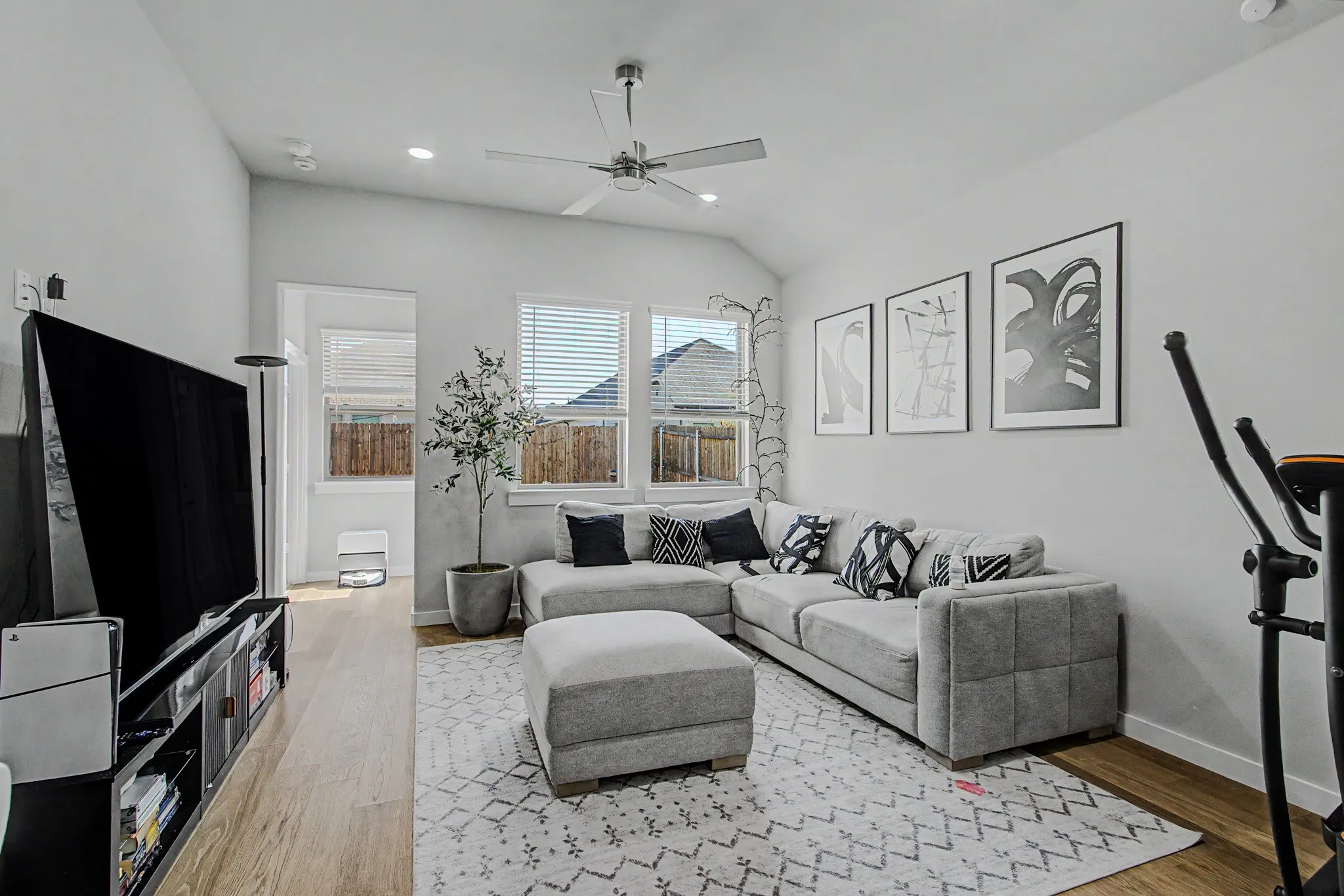 Single Family Residence For Rent in Collin County , 415 Travine Drive, Princeton, Texas 75071, 3 Bedroom, 2 Bathroom, 2 Garage spaces, 1,973 Sqft, built in 2024, mls#21389432, Real Estate Agent in Princeton, Homes For Rent in Collin county, Homes For Rent in Princeton, Realtor in Princeton Texas, Real Estate Brokerage Independent Realty Texas, Luminita Cordes Realtor