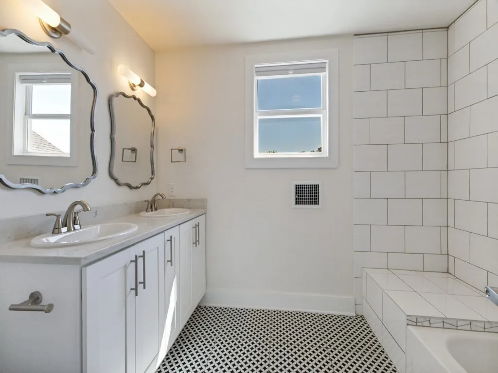 Single Family Residence For Sale in Dallas County , 5611 Richmond Avenue, Dallas, Texas 75206, 5 Bedroom, 4 Bathroom, Garage spaces, 3,734 Sqft, built in 1927, mls#21385847, Real Estate Agent in Dallas, Homes For Sale in Dallas county, Homes For Sale in Dallas, Realtor in Dallas Texas, Real Estate Brokerage Independent Realty Texas, Luminita Cordes Realtor