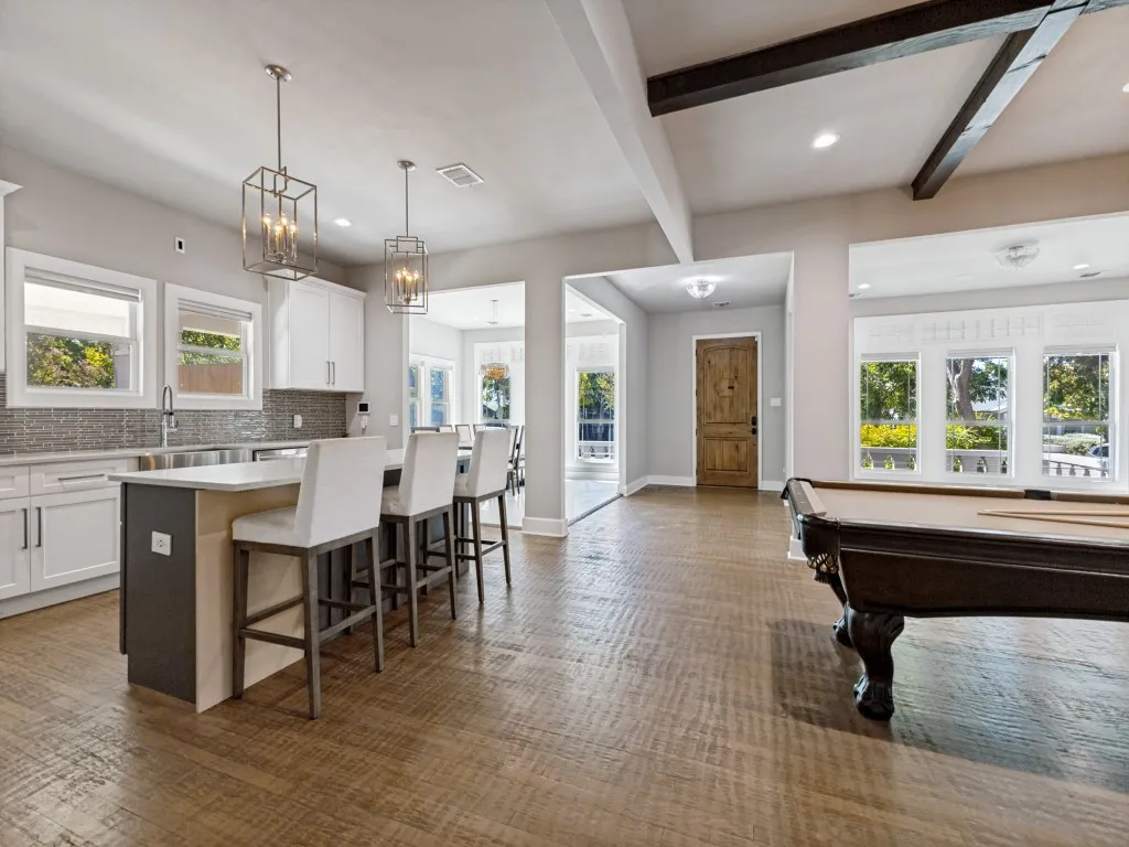 Single Family Residence For Sale in Dallas County , 5611 Richmond Avenue, Dallas, Texas 75206, 5 Bedroom, 4 Bathroom, Garage spaces, 3,734 Sqft, built in 1927, mls#21385847, Real Estate Agent in Dallas, Homes For Sale in Dallas county, Homes For Sale in Dallas, Realtor in Dallas Texas, Real Estate Brokerage Independent Realty Texas, Luminita Cordes Realtor
