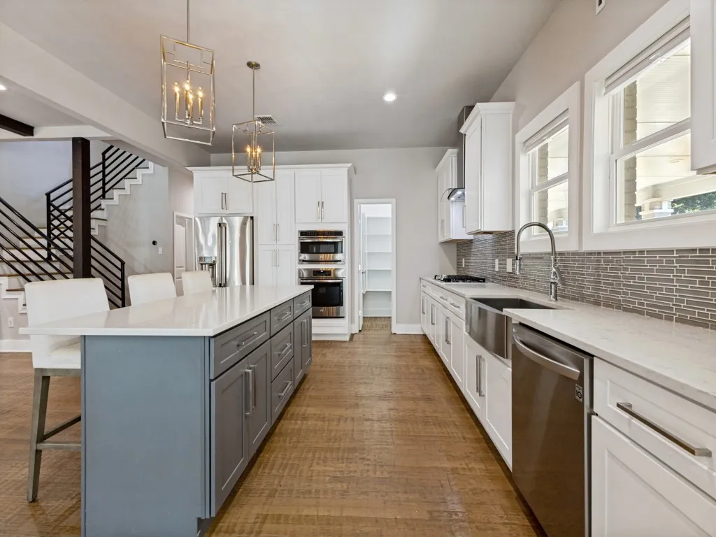 Single Family Residence For Sale in Dallas County , 5611 Richmond Avenue, Dallas, Texas 75206, 5 Bedroom, 4 Bathroom, Garage spaces, 3,734 Sqft, built in 1927, mls#21385847, Real Estate Agent in Dallas, Homes For Sale in Dallas county, Homes For Sale in Dallas, Realtor in Dallas Texas, Real Estate Brokerage Independent Realty Texas, Luminita Cordes Realtor