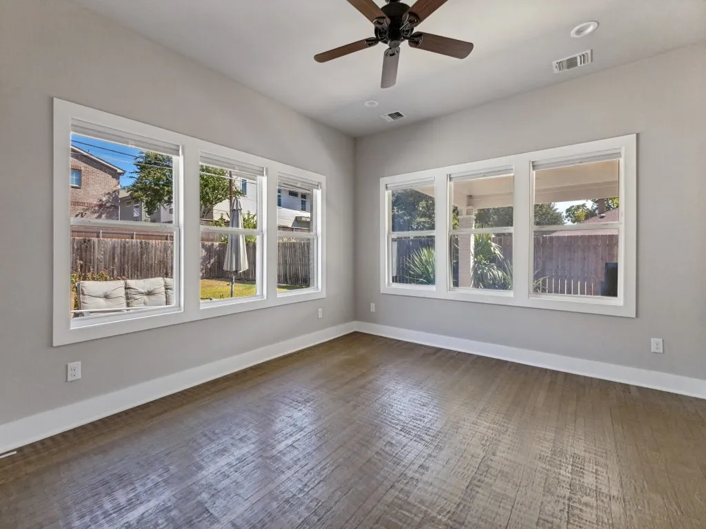 Single Family Residence For Sale in Dallas County , 5611 Richmond Avenue, Dallas, Texas 75206, 5 Bedroom, 4 Bathroom, Garage spaces, 3,734 Sqft, built in 1927, mls#21385847, Real Estate Agent in Dallas, Homes For Sale in Dallas county, Homes For Sale in Dallas, Realtor in Dallas Texas, Real Estate Brokerage Independent Realty Texas, Luminita Cordes Realtor