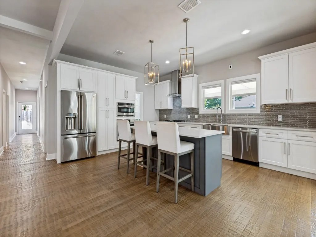 Single Family Residence For Sale in Dallas County , 5611 Richmond Avenue, Dallas, Texas 75206, 5 Bedroom, 4 Bathroom, Garage spaces, 3,734 Sqft, built in 1927, mls#21385847, Real Estate Agent in Dallas, Homes For Sale in Dallas county, Homes For Sale in Dallas, Realtor in Dallas Texas, Real Estate Brokerage Independent Realty Texas, Luminita Cordes Realtor