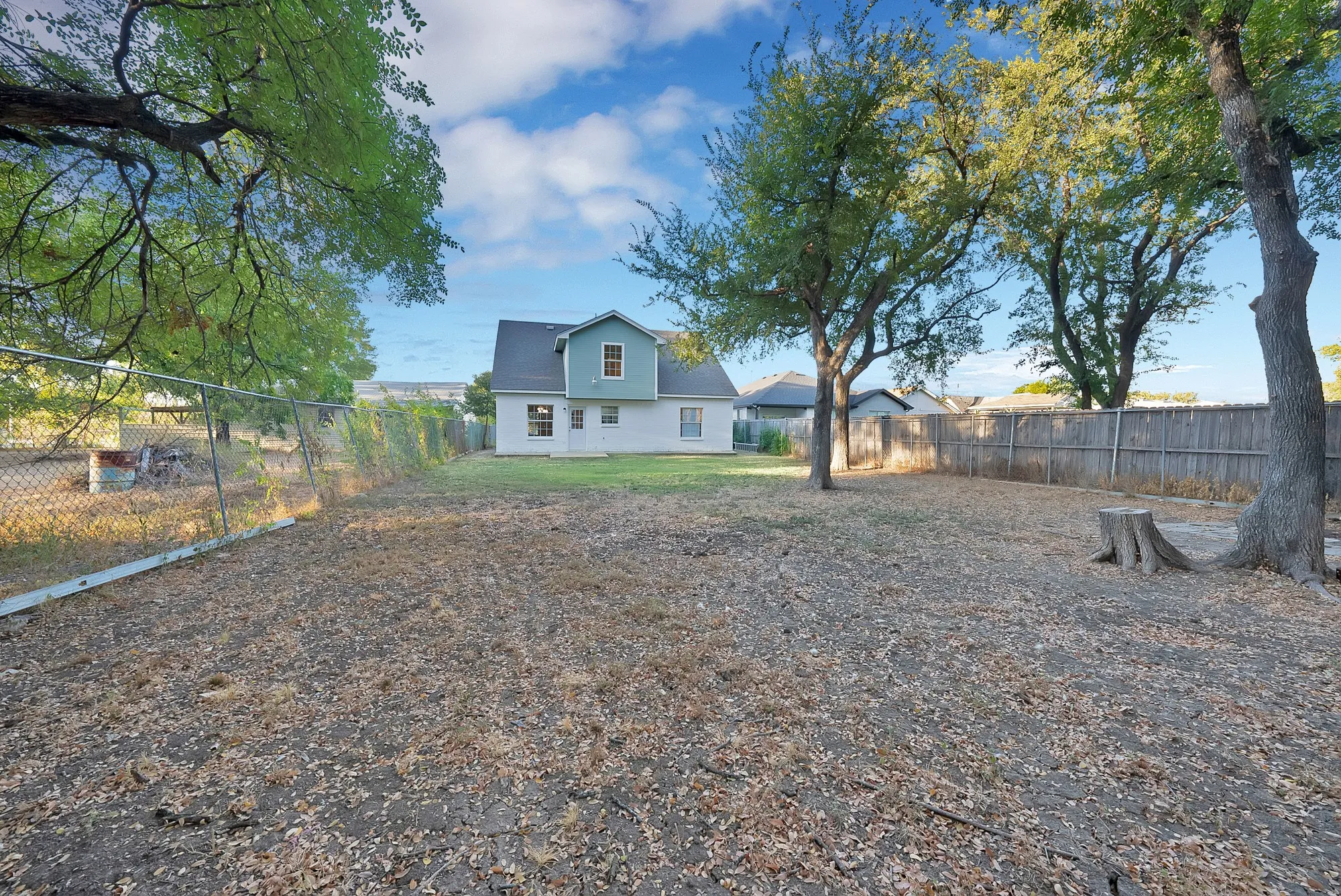 Single Family Residence For Sale in Dallas County , 3022 Canada Drive, Dallas, Texas 75212, 4 Bedroom, 2 Bathroom, 2 Garage spaces, 1,622 Sqft, built in 2005, mls#21389319, Real Estate Agent in Dallas, Homes For Sale in Dallas county, Homes For Sale in Dallas, Realtor in Dallas Texas, Real Estate Brokerage Independent Realty Texas, Luminita Cordes Realtor