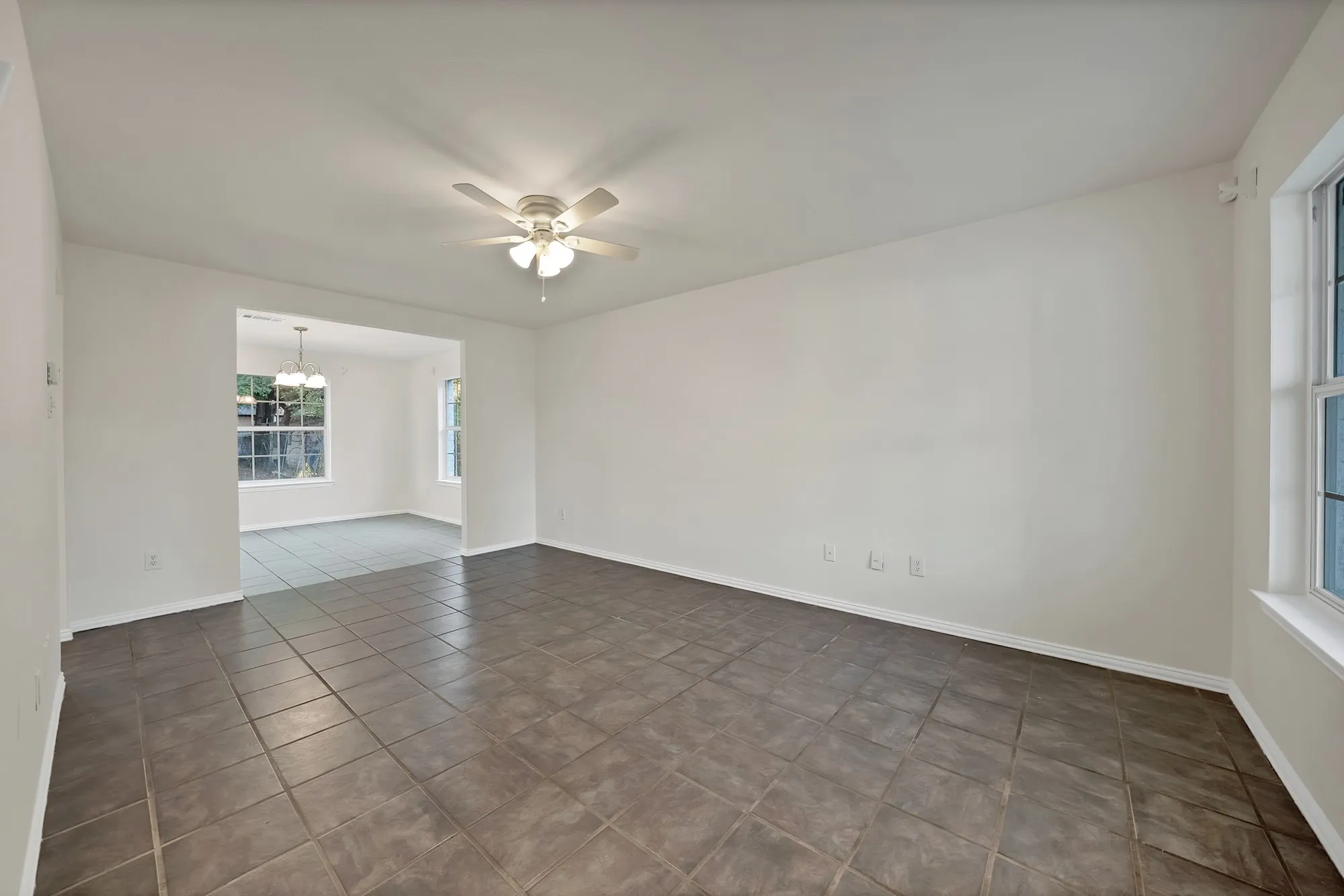 Single Family Residence For Sale in Dallas County , 3022 Canada Drive, Dallas, Texas 75212, 4 Bedroom, 2 Bathroom, 2 Garage spaces, 1,622 Sqft, built in 2005, mls#21389319, Real Estate Agent in Dallas, Homes For Sale in Dallas county, Homes For Sale in Dallas, Realtor in Dallas Texas, Real Estate Brokerage Independent Realty Texas, Luminita Cordes Realtor