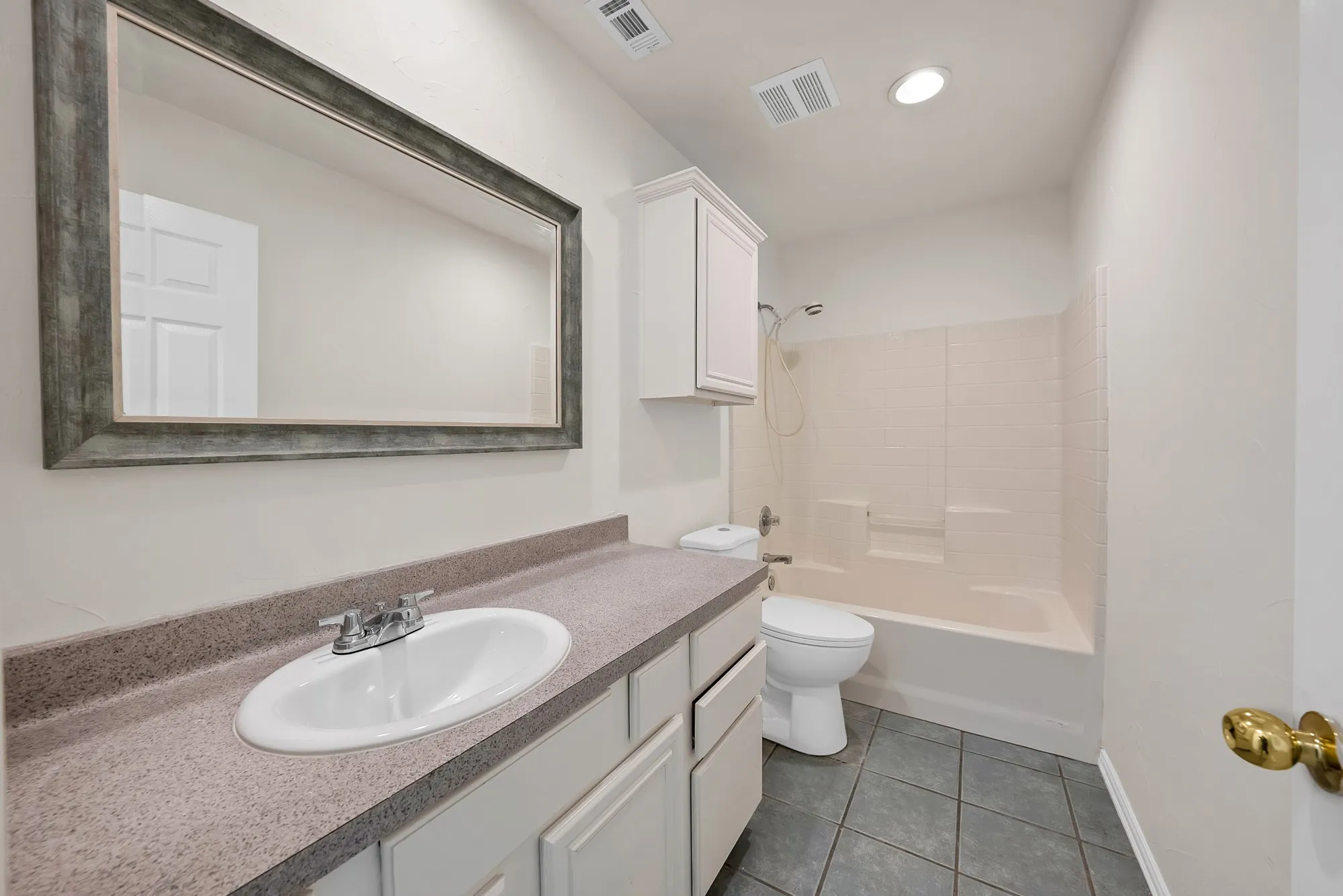 Single Family Residence For Sale in Dallas County , 3022 Canada Drive, Dallas, Texas 75212, 4 Bedroom, 2 Bathroom, 2 Garage spaces, 1,622 Sqft, built in 2005, mls#21389319, Real Estate Agent in Dallas, Homes For Sale in Dallas county, Homes For Sale in Dallas, Realtor in Dallas Texas, Real Estate Brokerage Independent Realty Texas, Luminita Cordes Realtor