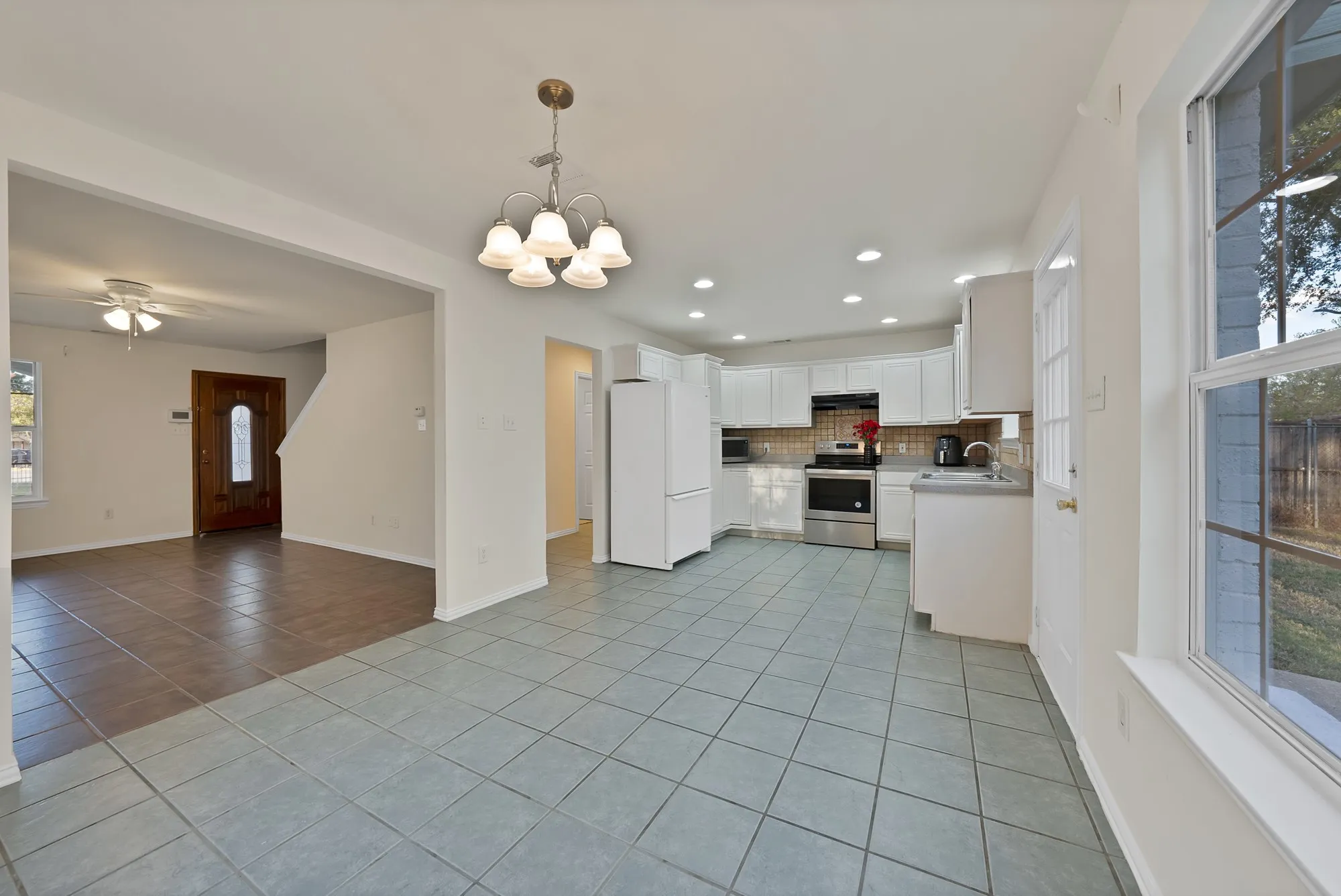 Single Family Residence For Sale in Dallas County , 3022 Canada Drive, Dallas, Texas 75212, 4 Bedroom, 2 Bathroom, 2 Garage spaces, 1,622 Sqft, built in 2005, mls#21389319, Real Estate Agent in Dallas, Homes For Sale in Dallas county, Homes For Sale in Dallas, Realtor in Dallas Texas, Real Estate Brokerage Independent Realty Texas, Luminita Cordes Realtor