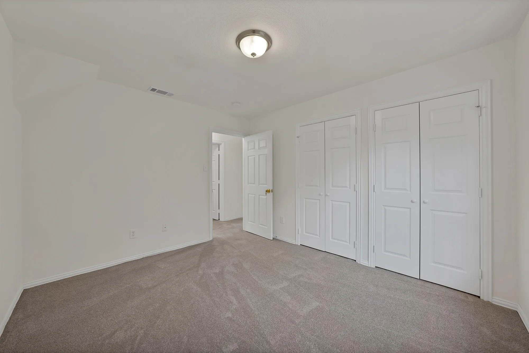Single Family Residence For Sale in Dallas County , 3022 Canada Drive, Dallas, Texas 75212, 4 Bedroom, 2 Bathroom, 2 Garage spaces, 1,622 Sqft, built in 2005, mls#21389319, Real Estate Agent in Dallas, Homes For Sale in Dallas county, Homes For Sale in Dallas, Realtor in Dallas Texas, Real Estate Brokerage Independent Realty Texas, Luminita Cordes Realtor