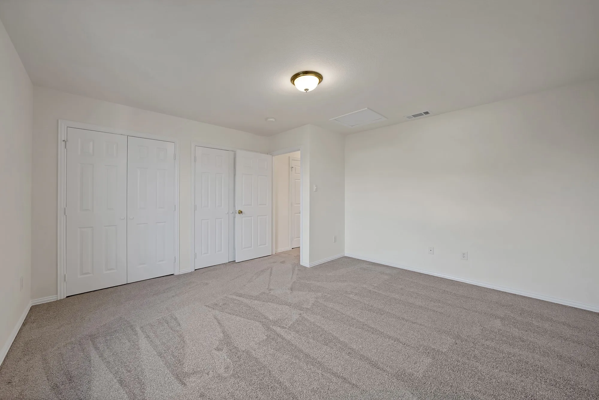 Single Family Residence For Sale in Dallas County , 3022 Canada Drive, Dallas, Texas 75212, 4 Bedroom, 2 Bathroom, 2 Garage spaces, 1,622 Sqft, built in 2005, mls#21389319, Real Estate Agent in Dallas, Homes For Sale in Dallas county, Homes For Sale in Dallas, Realtor in Dallas Texas, Real Estate Brokerage Independent Realty Texas, Luminita Cordes Realtor