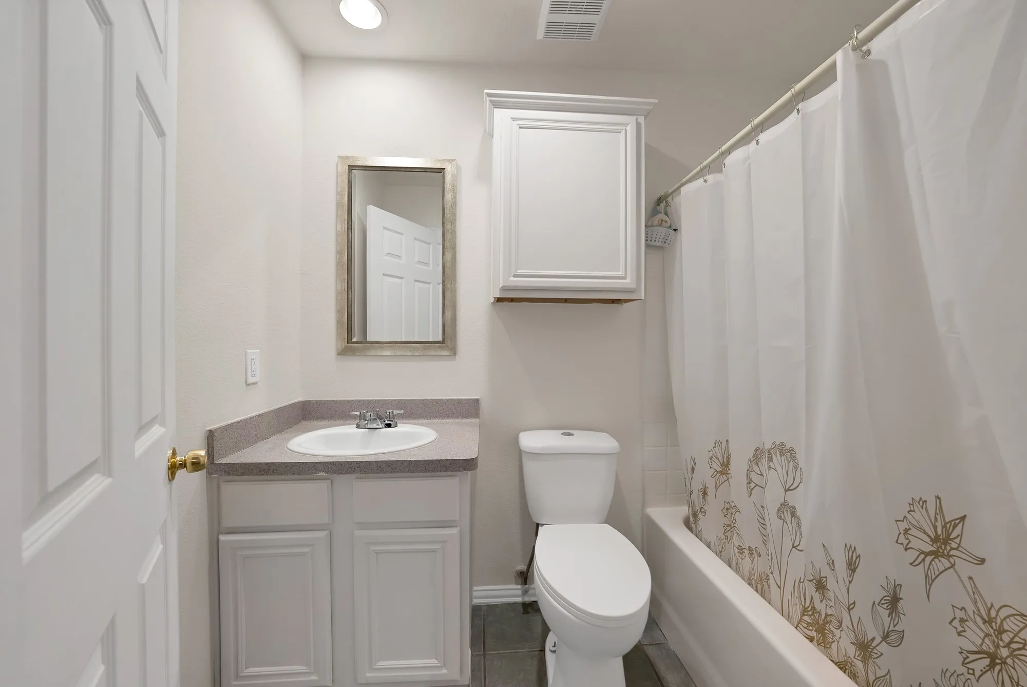 Single Family Residence For Sale in Dallas County , 3022 Canada Drive, Dallas, Texas 75212, 4 Bedroom, 2 Bathroom, 2 Garage spaces, 1,622 Sqft, built in 2005, mls#21389319, Real Estate Agent in Dallas, Homes For Sale in Dallas county, Homes For Sale in Dallas, Realtor in Dallas Texas, Real Estate Brokerage Independent Realty Texas, Luminita Cordes Realtor
