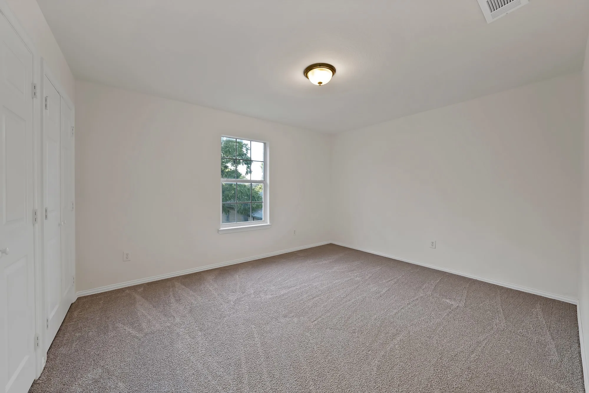 Single Family Residence For Sale in Dallas County , 3022 Canada Drive, Dallas, Texas 75212, 4 Bedroom, 2 Bathroom, 2 Garage spaces, 1,622 Sqft, built in 2005, mls#21389319, Real Estate Agent in Dallas, Homes For Sale in Dallas county, Homes For Sale in Dallas, Realtor in Dallas Texas, Real Estate Brokerage Independent Realty Texas, Luminita Cordes Realtor