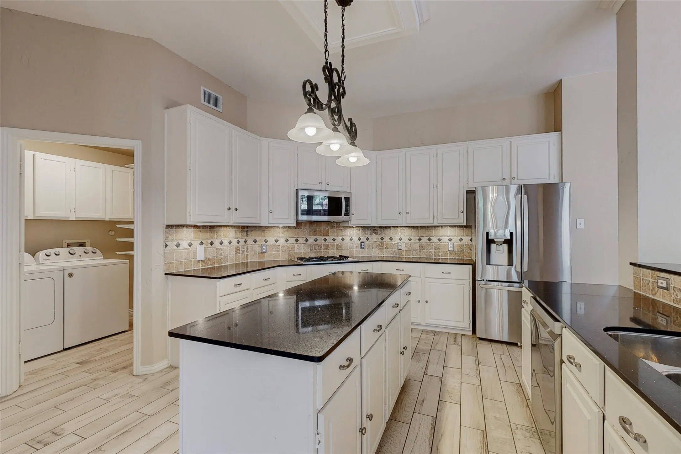 Single Family Residence For Rent in Collin County , 1234 Covina Court, Allen, Texas 75013, 5 Bedroom, 4 Bathroom, 1 Garage spaces, 3,431 Sqft, built in 1995, mls#21389451, Real Estate Agent in Allen, Homes For Rent in Collin county, Homes For Rent in Allen, Realtor in Allen Texas, Real Estate Brokerage Independent Realty Texas, Luminita Cordes Realtor