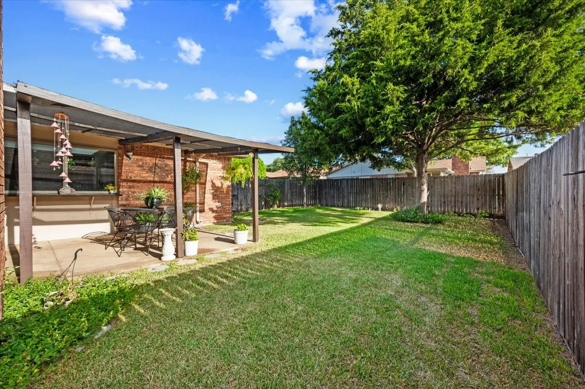 Single Family Residence For Sale in Dallas County , 7205 Cloverglen Drive, Dallas, Texas 75249, 4 Bedroom, 2 Bathroom, 2 Garage spaces, 2,102 Sqft, built in 1978, mls#21388674, Real Estate Agent in Dallas, Homes For Sale in Dallas county, Homes For Sale in Dallas, Realtor in Dallas Texas, Real Estate Brokerage Independent Realty Texas, Luminita Cordes Realtor
