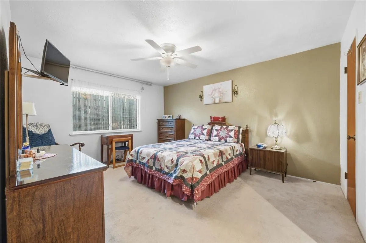 Single Family Residence For Sale in Dallas County , 7205 Cloverglen Drive, Dallas, Texas 75249, 4 Bedroom, 2 Bathroom, 2 Garage spaces, 2,102 Sqft, built in 1978, mls#21388674, Real Estate Agent in Dallas, Homes For Sale in Dallas county, Homes For Sale in Dallas, Realtor in Dallas Texas, Real Estate Brokerage Independent Realty Texas, Luminita Cordes Realtor