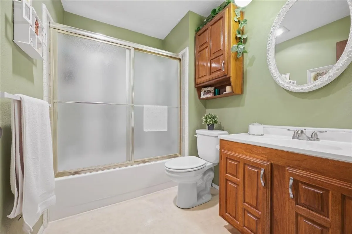 Single Family Residence For Sale in Dallas County , 7205 Cloverglen Drive, Dallas, Texas 75249, 4 Bedroom, 2 Bathroom, 2 Garage spaces, 2,102 Sqft, built in 1978, mls#21388674, Real Estate Agent in Dallas, Homes For Sale in Dallas county, Homes For Sale in Dallas, Realtor in Dallas Texas, Real Estate Brokerage Independent Realty Texas, Luminita Cordes Realtor
