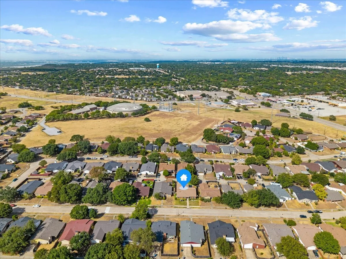 Single Family Residence For Sale in Dallas County , 7205 Cloverglen Drive, Dallas, Texas 75249, 4 Bedroom, 2 Bathroom, 2 Garage spaces, 2,102 Sqft, built in 1978, mls#21388674, Real Estate Agent in Dallas, Homes For Sale in Dallas county, Homes For Sale in Dallas, Realtor in Dallas Texas, Real Estate Brokerage Independent Realty Texas, Luminita Cordes Realtor