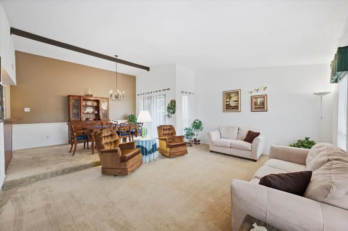 Single Family Residence For Sale in Dallas County , 7205 Cloverglen Drive, Dallas, Texas 75249, 4 Bedroom, 2 Bathroom, 2 Garage spaces, 2,102 Sqft, built in 1978, mls#21388674, Real Estate Agent in Dallas, Homes For Sale in Dallas county, Homes For Sale in Dallas, Realtor in Dallas Texas, Real Estate Brokerage Independent Realty Texas, Luminita Cordes Realtor