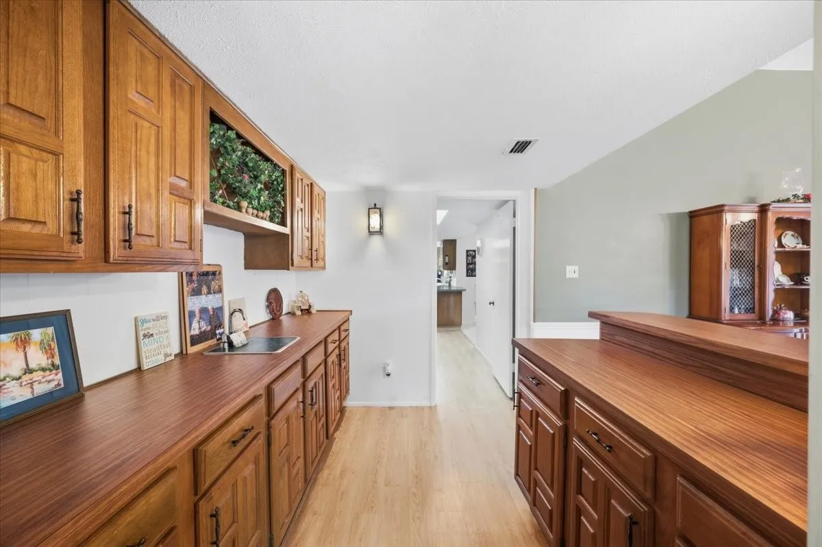 Single Family Residence For Sale in Dallas County , 7205 Cloverglen Drive, Dallas, Texas 75249, 4 Bedroom, 2 Bathroom, 2 Garage spaces, 2,102 Sqft, built in 1978, mls#21388674, Real Estate Agent in Dallas, Homes For Sale in Dallas county, Homes For Sale in Dallas, Realtor in Dallas Texas, Real Estate Brokerage Independent Realty Texas, Luminita Cordes Realtor