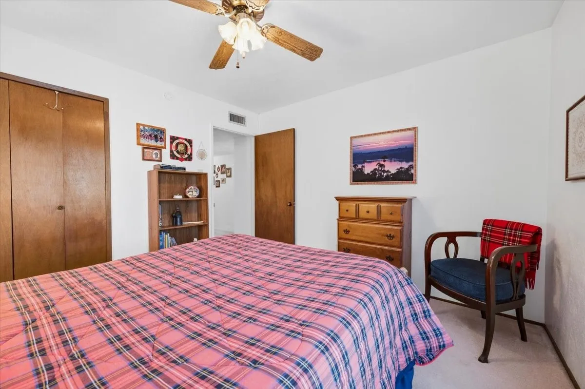 Single Family Residence For Sale in Dallas County , 7205 Cloverglen Drive, Dallas, Texas 75249, 4 Bedroom, 2 Bathroom, 2 Garage spaces, 2,102 Sqft, built in 1978, mls#21388674, Real Estate Agent in Dallas, Homes For Sale in Dallas county, Homes For Sale in Dallas, Realtor in Dallas Texas, Real Estate Brokerage Independent Realty Texas, Luminita Cordes Realtor
