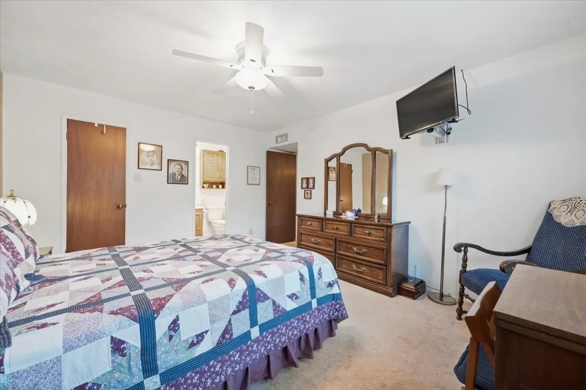 Single Family Residence For Sale in Dallas County , 7205 Cloverglen Drive, Dallas, Texas 75249, 4 Bedroom, 2 Bathroom, 2 Garage spaces, 2,102 Sqft, built in 1978, mls#21388674, Real Estate Agent in Dallas, Homes For Sale in Dallas county, Homes For Sale in Dallas, Realtor in Dallas Texas, Real Estate Brokerage Independent Realty Texas, Luminita Cordes Realtor