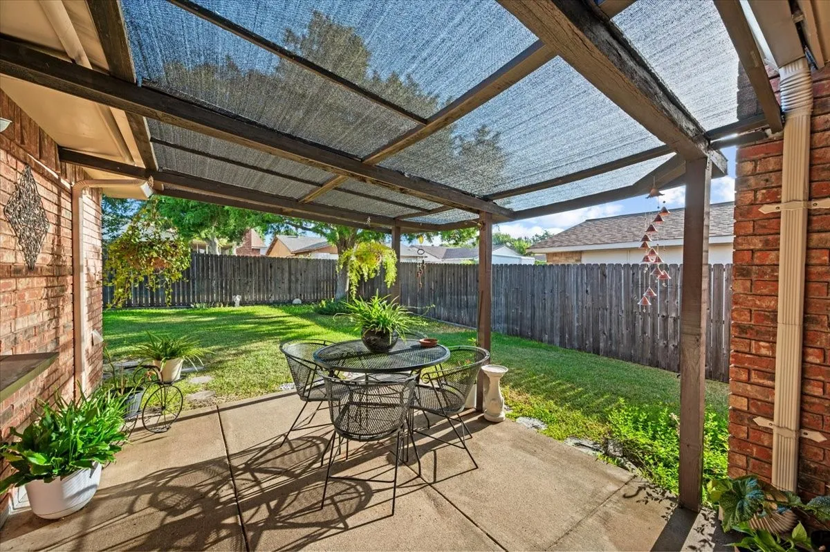 Single Family Residence For Sale in Dallas County , 7205 Cloverglen Drive, Dallas, Texas 75249, 4 Bedroom, 2 Bathroom, 2 Garage spaces, 2,102 Sqft, built in 1978, mls#21388674, Real Estate Agent in Dallas, Homes For Sale in Dallas county, Homes For Sale in Dallas, Realtor in Dallas Texas, Real Estate Brokerage Independent Realty Texas, Luminita Cordes Realtor