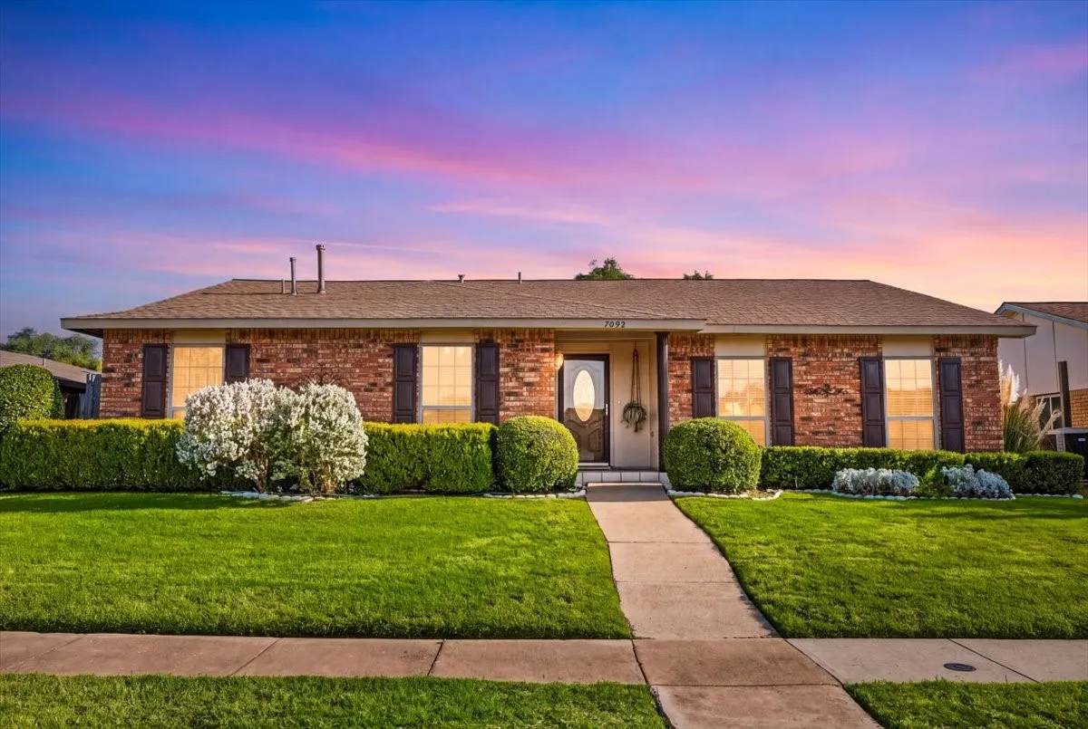 Single Family Residence For Sale in Dallas County , 7205 Cloverglen Drive, Dallas, Texas 75249, 4 Bedroom, 2 Bathroom, 2 Garage spaces, 2,102 Sqft, built in 1978, mls#21388674, Real Estate Agent in Dallas, Homes For Sale in Dallas county, Homes For Sale in Dallas, Realtor in Dallas Texas, Real Estate Brokerage Independent Realty Texas, Luminita Cordes Realtor