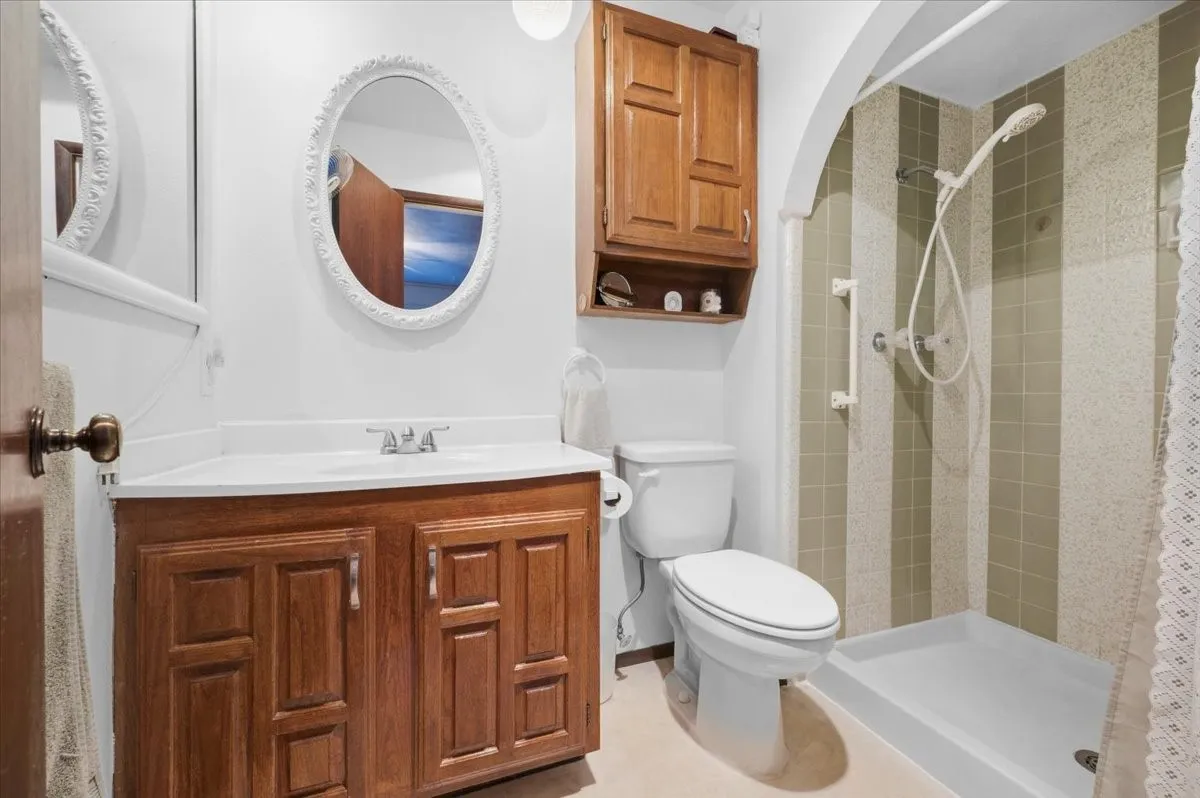Single Family Residence For Sale in Dallas County , 7205 Cloverglen Drive, Dallas, Texas 75249, 4 Bedroom, 2 Bathroom, 2 Garage spaces, 2,102 Sqft, built in 1978, mls#21388674, Real Estate Agent in Dallas, Homes For Sale in Dallas county, Homes For Sale in Dallas, Realtor in Dallas Texas, Real Estate Brokerage Independent Realty Texas, Luminita Cordes Realtor