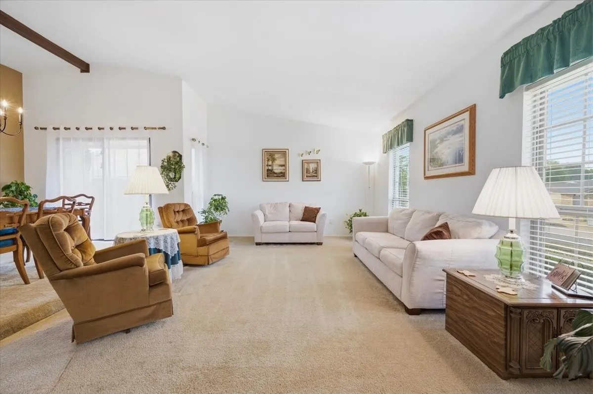 Single Family Residence For Sale in Dallas County , 7205 Cloverglen Drive, Dallas, Texas 75249, 4 Bedroom, 2 Bathroom, 2 Garage spaces, 2,102 Sqft, built in 1978, mls#21388674, Real Estate Agent in Dallas, Homes For Sale in Dallas county, Homes For Sale in Dallas, Realtor in Dallas Texas, Real Estate Brokerage Independent Realty Texas, Luminita Cordes Realtor