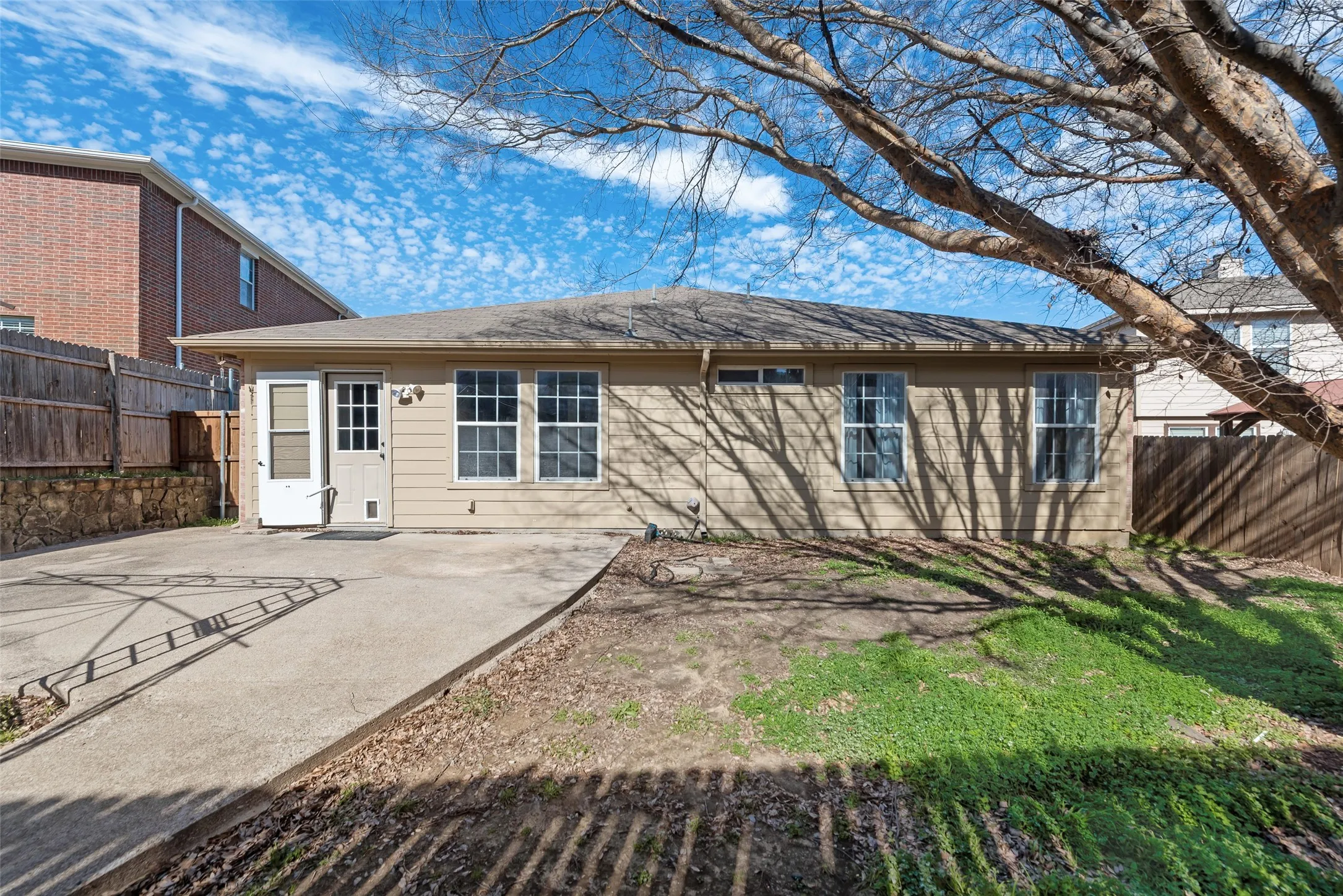 Single Family Residence For Rent in Tarrant County , 2528 Big Spring Drive, Fort Worth, Texas 76120, 3 Bedroom, 2 Bathroom, 2 Garage spaces, 1,744 Sqft, built in 2003, mls#21389413, Real Estate Agent in Fort Worth, Homes For Rent in Tarrant county, Homes For Rent in Fort Worth, Realtor in Fort Worth Texas, Real Estate Brokerage Independent Realty Texas, Luminita Cordes Realtor