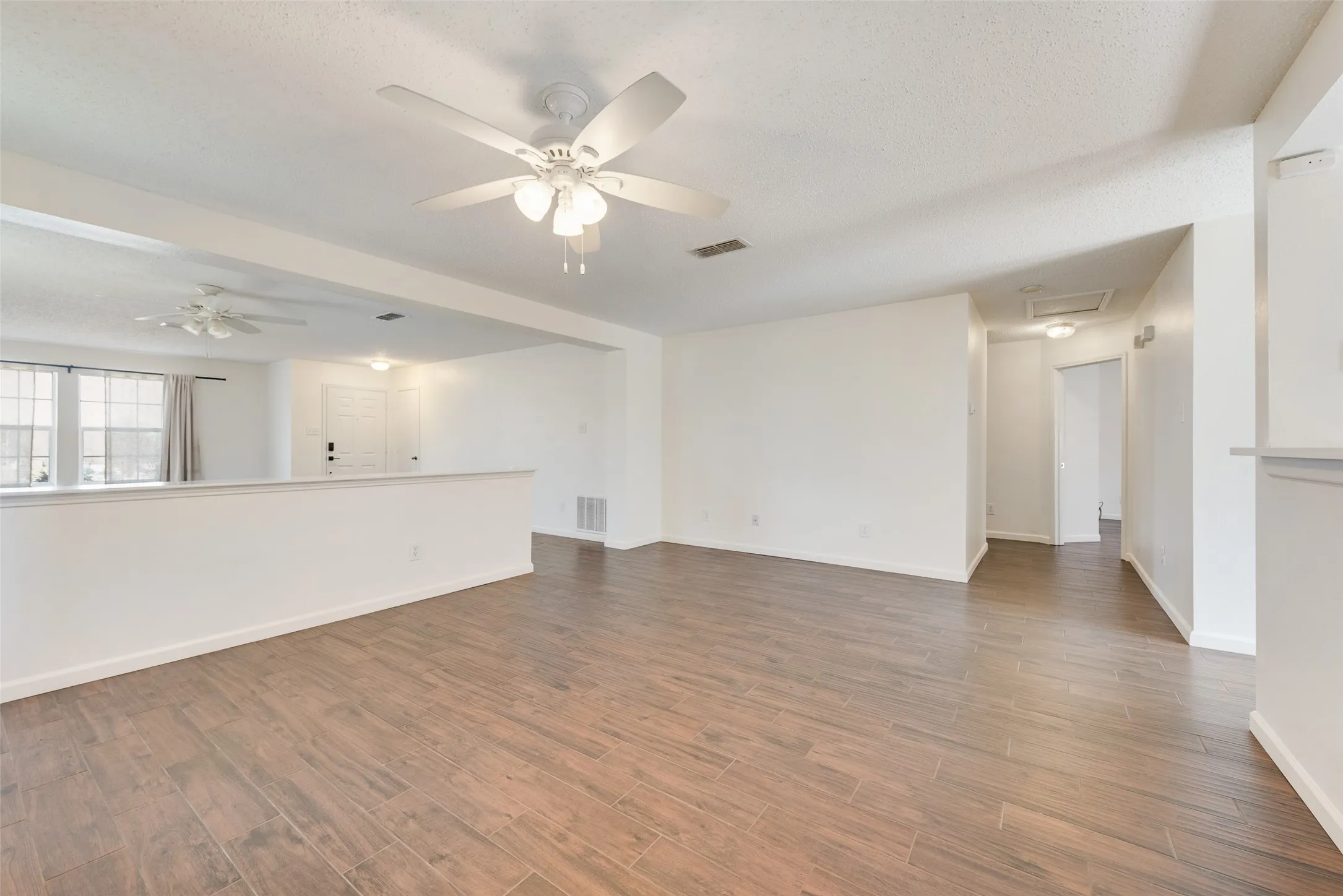 Single Family Residence For Rent in Tarrant County , 2528 Big Spring Drive, Fort Worth, Texas 76120, 3 Bedroom, 2 Bathroom, 2 Garage spaces, 1,744 Sqft, built in 2003, mls#21389413, Real Estate Agent in Fort Worth, Homes For Rent in Tarrant county, Homes For Rent in Fort Worth, Realtor in Fort Worth Texas, Real Estate Brokerage Independent Realty Texas, Luminita Cordes Realtor