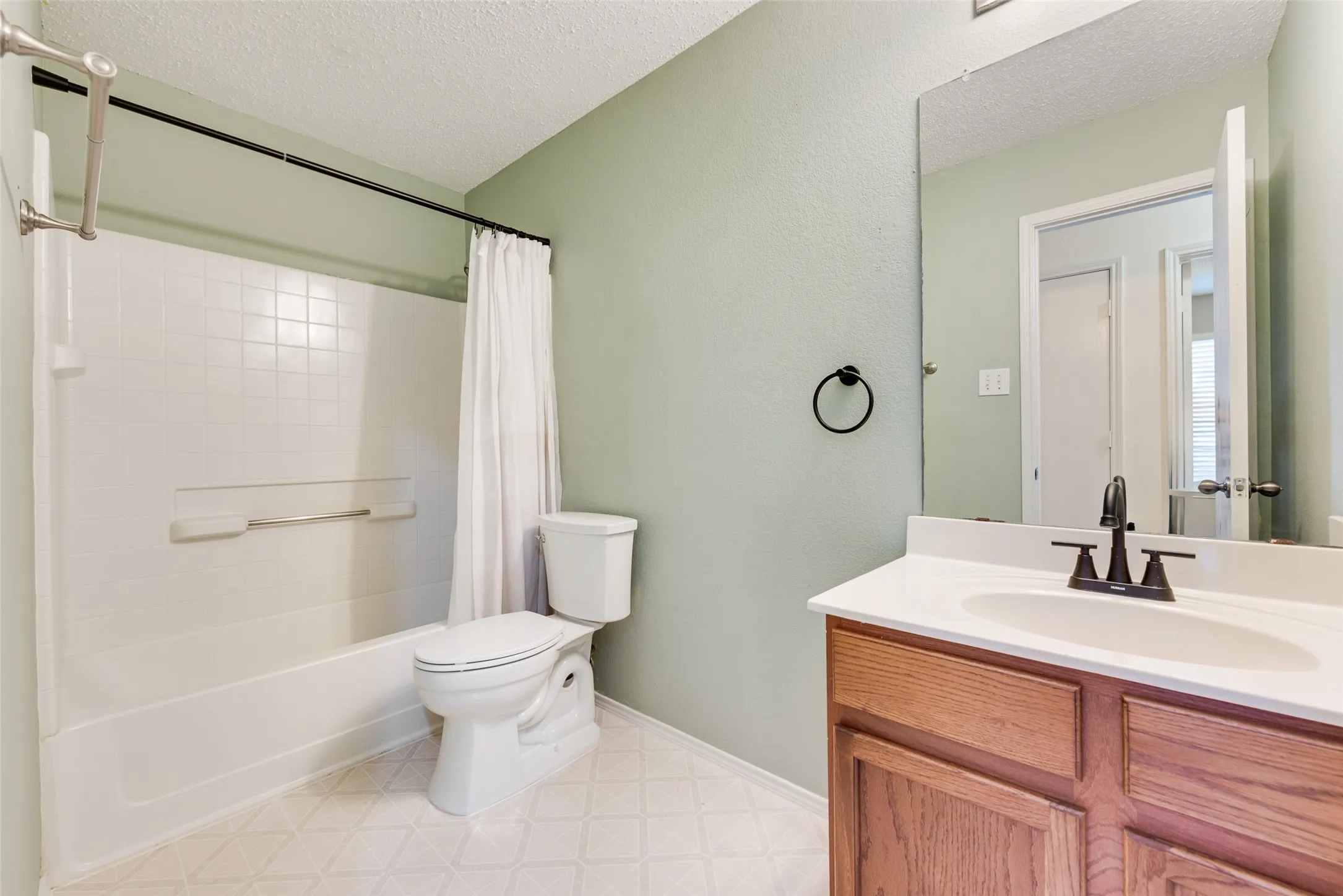 Single Family Residence For Rent in Tarrant County , 2528 Big Spring Drive, Fort Worth, Texas 76120, 3 Bedroom, 2 Bathroom, 2 Garage spaces, 1,744 Sqft, built in 2003, mls#21389413, Real Estate Agent in Fort Worth, Homes For Rent in Tarrant county, Homes For Rent in Fort Worth, Realtor in Fort Worth Texas, Real Estate Brokerage Independent Realty Texas, Luminita Cordes Realtor