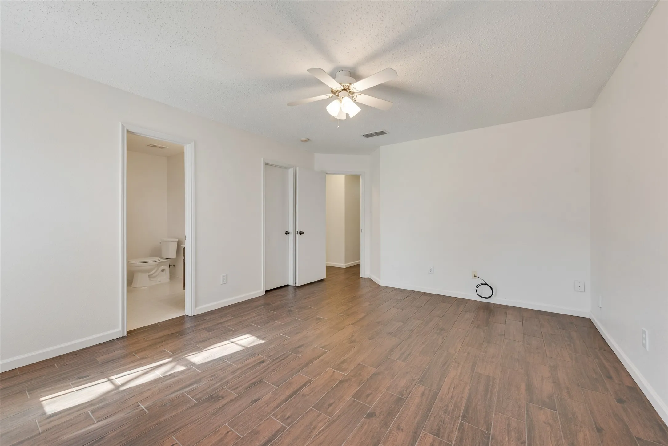 Single Family Residence For Rent in Tarrant County , 2528 Big Spring Drive, Fort Worth, Texas 76120, 3 Bedroom, 2 Bathroom, 2 Garage spaces, 1,744 Sqft, built in 2003, mls#21389413, Real Estate Agent in Fort Worth, Homes For Rent in Tarrant county, Homes For Rent in Fort Worth, Realtor in Fort Worth Texas, Real Estate Brokerage Independent Realty Texas, Luminita Cordes Realtor