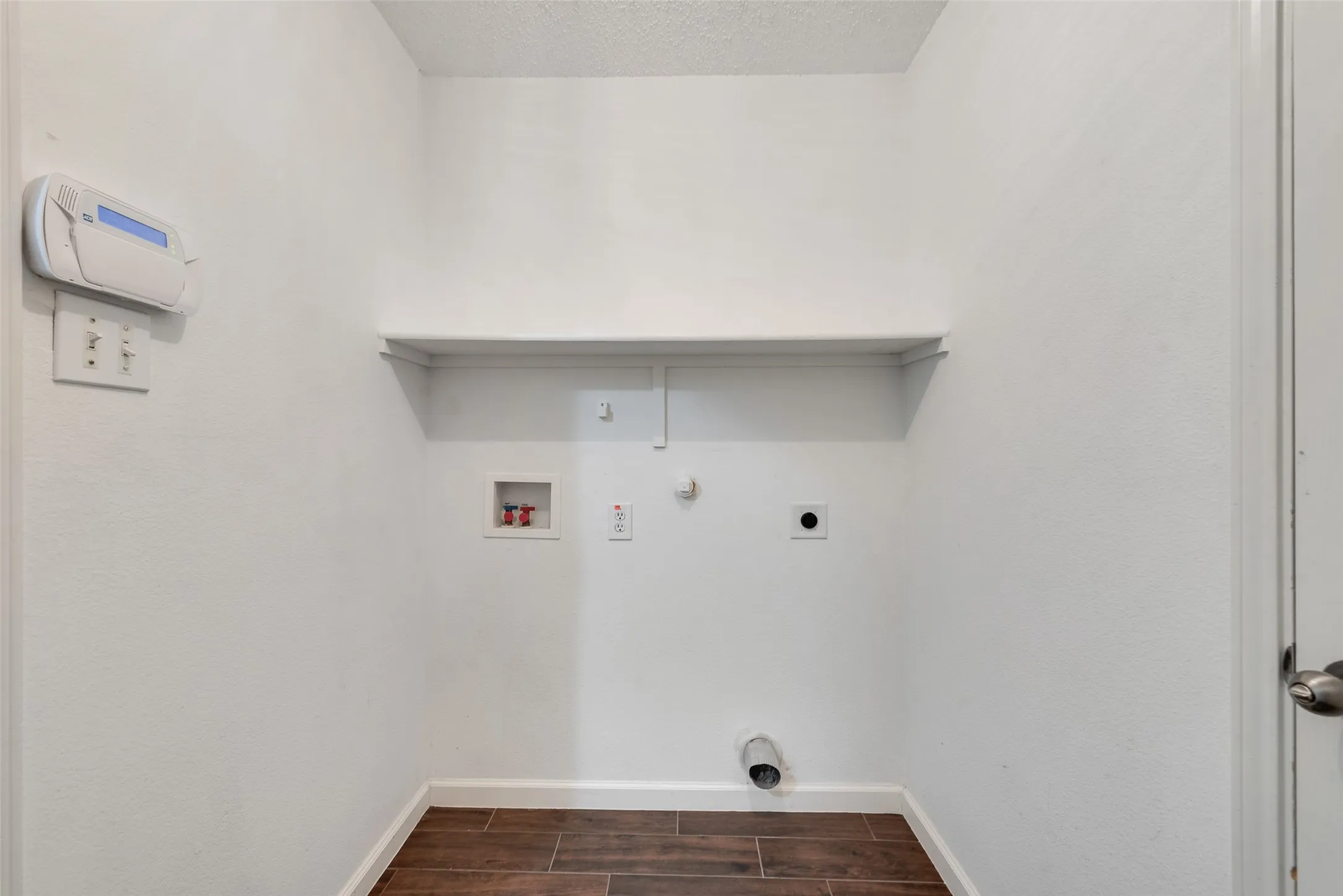 Single Family Residence For Rent in Tarrant County , 2528 Big Spring Drive, Fort Worth, Texas 76120, 3 Bedroom, 2 Bathroom, 2 Garage spaces, 1,744 Sqft, built in 2003, mls#21389413, Real Estate Agent in Fort Worth, Homes For Rent in Tarrant county, Homes For Rent in Fort Worth, Realtor in Fort Worth Texas, Real Estate Brokerage Independent Realty Texas, Luminita Cordes Realtor