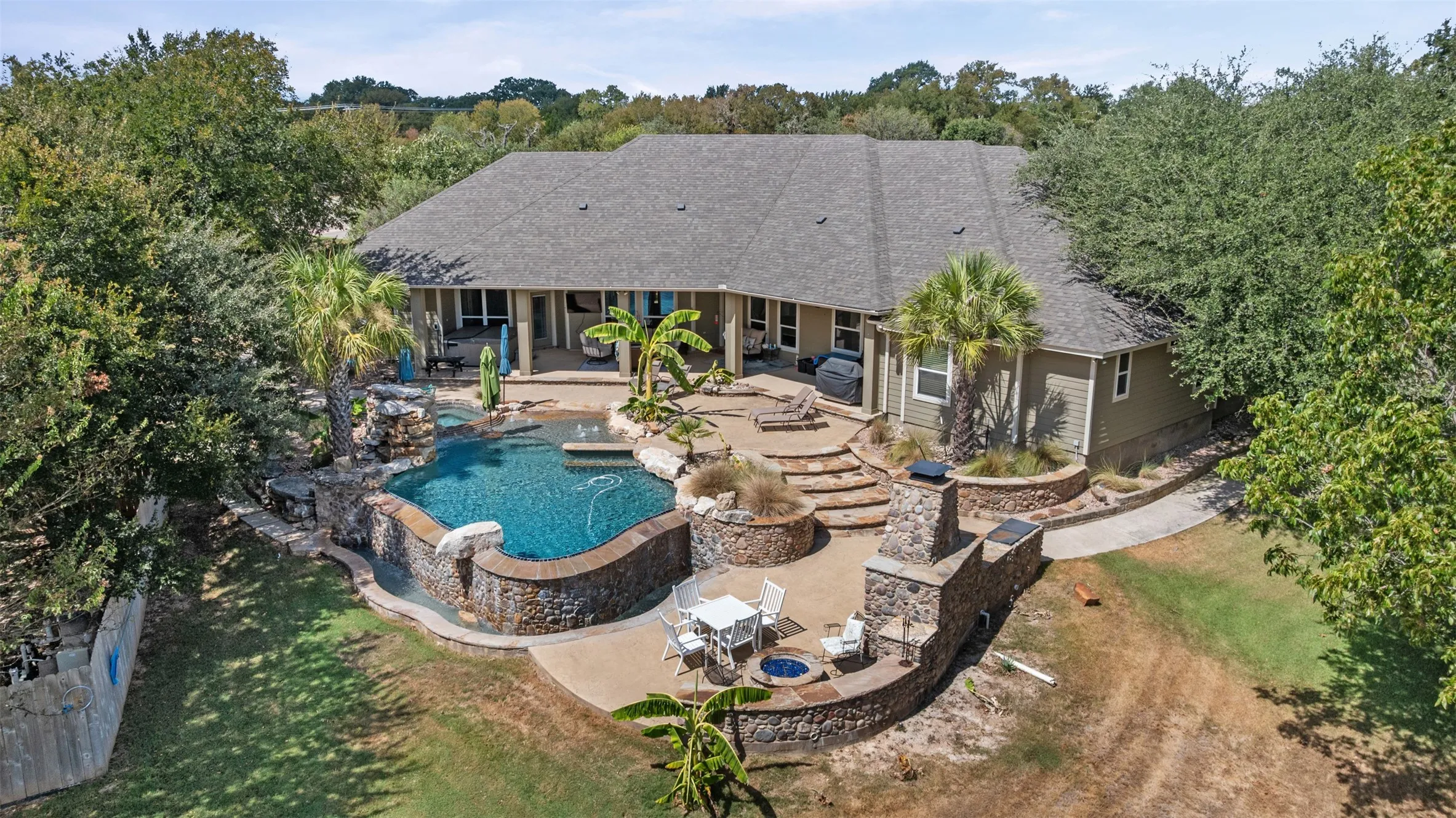 Single Family Residence For Sale in Bell County , 6605 Tollbridge Road, Belton, Texas 76513, 11 Bedroom, 9 Bathroom, 3 Garage spaces, 7,721 Sqft, built in 2009, mls#21387217, Real Estate Agent in Belton, Homes For Sale in Bell county, Homes For Sale in Belton, Realtor in Belton Texas, Real Estate Brokerage Independent Realty Texas, Luminita Cordes Realtor