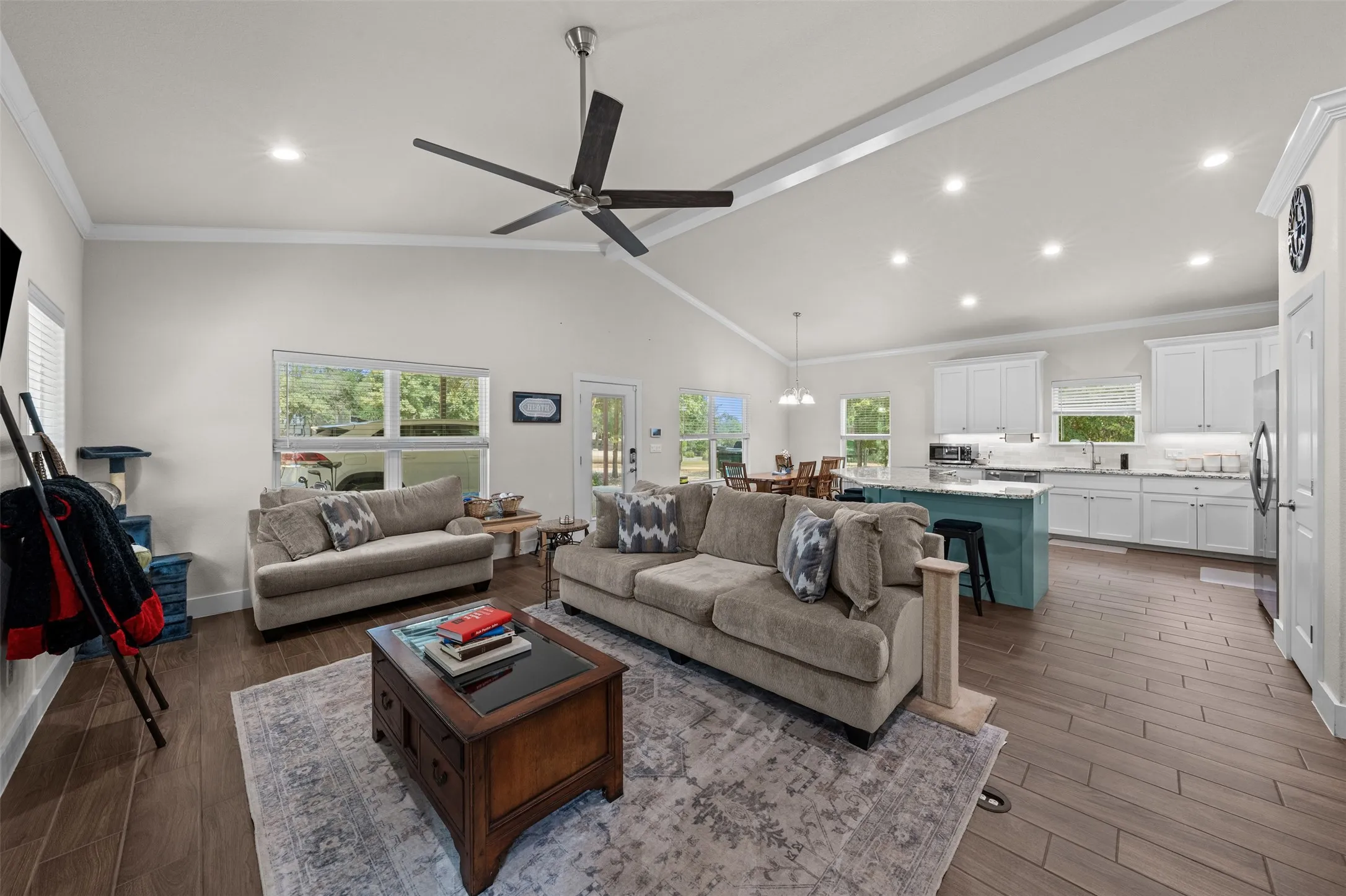 Single Family Residence For Sale in Bell County , 6605 Tollbridge Road, Belton, Texas 76513, 11 Bedroom, 9 Bathroom, 3 Garage spaces, 7,721 Sqft, built in 2009, mls#21387217, Real Estate Agent in Belton, Homes For Sale in Bell county, Homes For Sale in Belton, Realtor in Belton Texas, Real Estate Brokerage Independent Realty Texas, Luminita Cordes Realtor