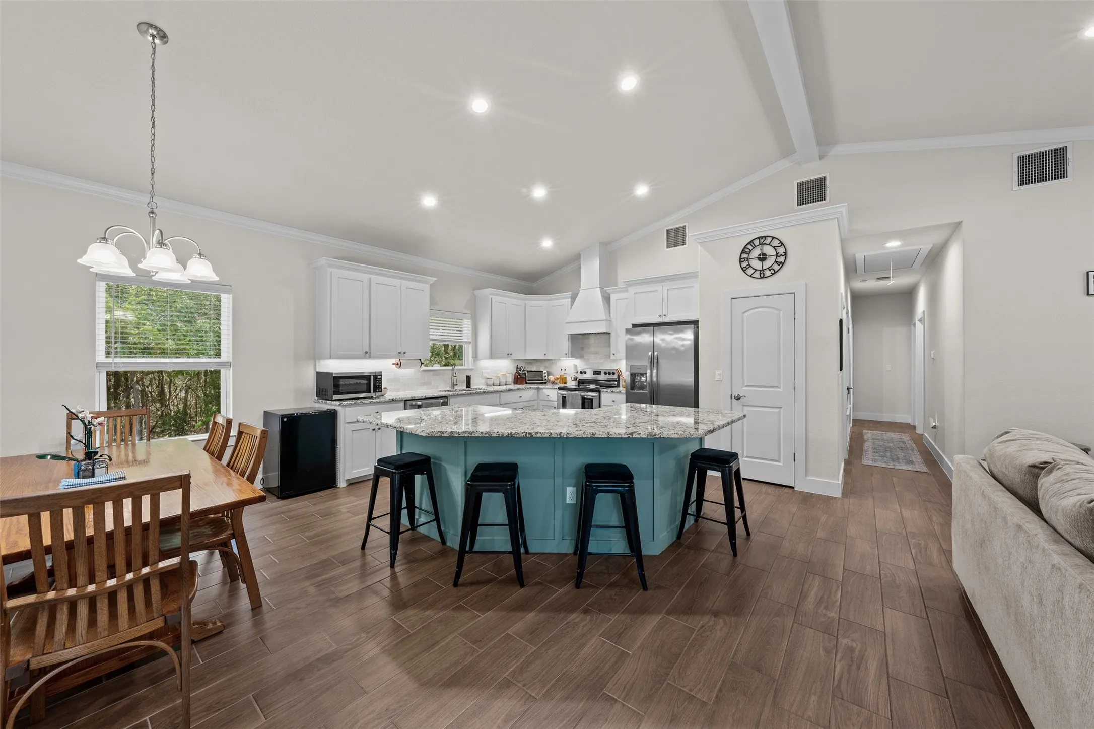 Single Family Residence For Sale in Bell County , 6605 Tollbridge Road, Belton, Texas 76513, 11 Bedroom, 9 Bathroom, 3 Garage spaces, 7,721 Sqft, built in 2009, mls#21387217, Real Estate Agent in Belton, Homes For Sale in Bell county, Homes For Sale in Belton, Realtor in Belton Texas, Real Estate Brokerage Independent Realty Texas, Luminita Cordes Realtor