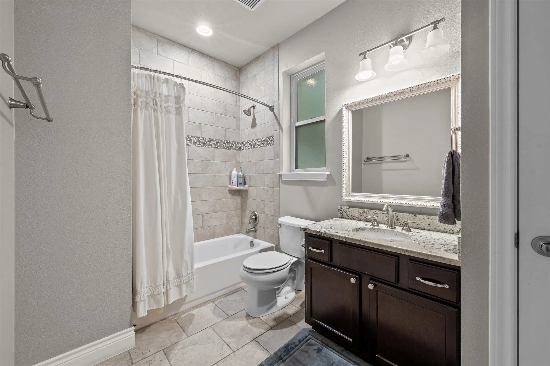 Single Family Residence For Sale in Bell County , 6605 Tollbridge Road, Belton, Texas 76513, 11 Bedroom, 9 Bathroom, 3 Garage spaces, 7,721 Sqft, built in 2009, mls#21387217, Real Estate Agent in Belton, Homes For Sale in Bell county, Homes For Sale in Belton, Realtor in Belton Texas, Real Estate Brokerage Independent Realty Texas, Luminita Cordes Realtor