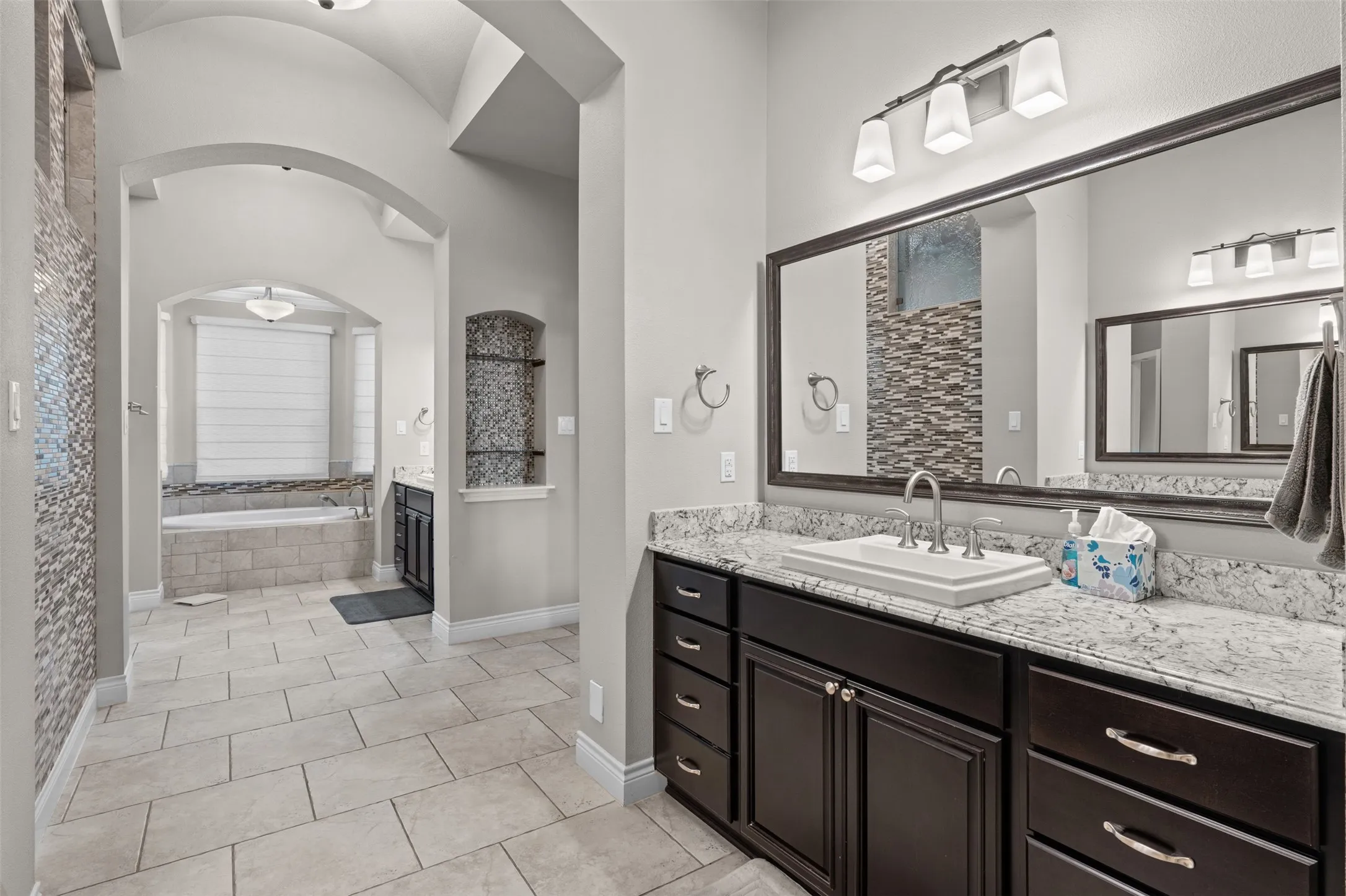 Single Family Residence For Sale in Bell County , 6605 Tollbridge Road, Belton, Texas 76513, 11 Bedroom, 9 Bathroom, 3 Garage spaces, 7,721 Sqft, built in 2009, mls#21387217, Real Estate Agent in Belton, Homes For Sale in Bell county, Homes For Sale in Belton, Realtor in Belton Texas, Real Estate Brokerage Independent Realty Texas, Luminita Cordes Realtor