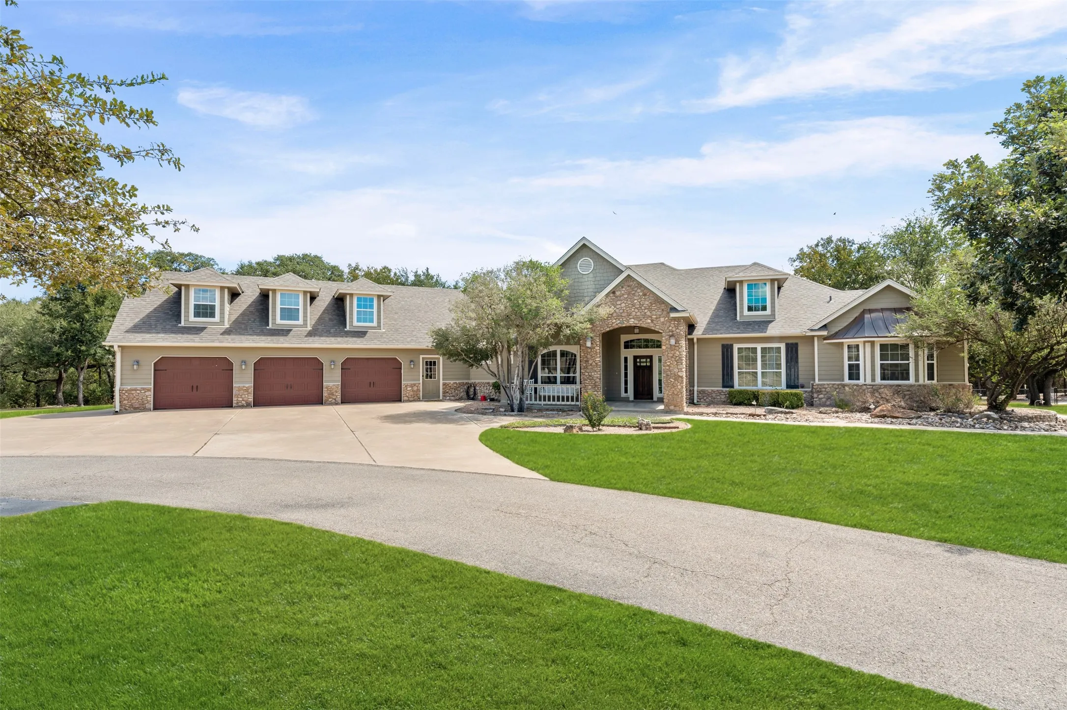 Single Family Residence For Sale in Bell County , 6605 Tollbridge Road, Belton, Texas 76513, 11 Bedroom, 9 Bathroom, 3 Garage spaces, 7,721 Sqft, built in 2009, mls#21387217, Real Estate Agent in Belton, Homes For Sale in Bell county, Homes For Sale in Belton, Realtor in Belton Texas, Real Estate Brokerage Independent Realty Texas, Luminita Cordes Realtor