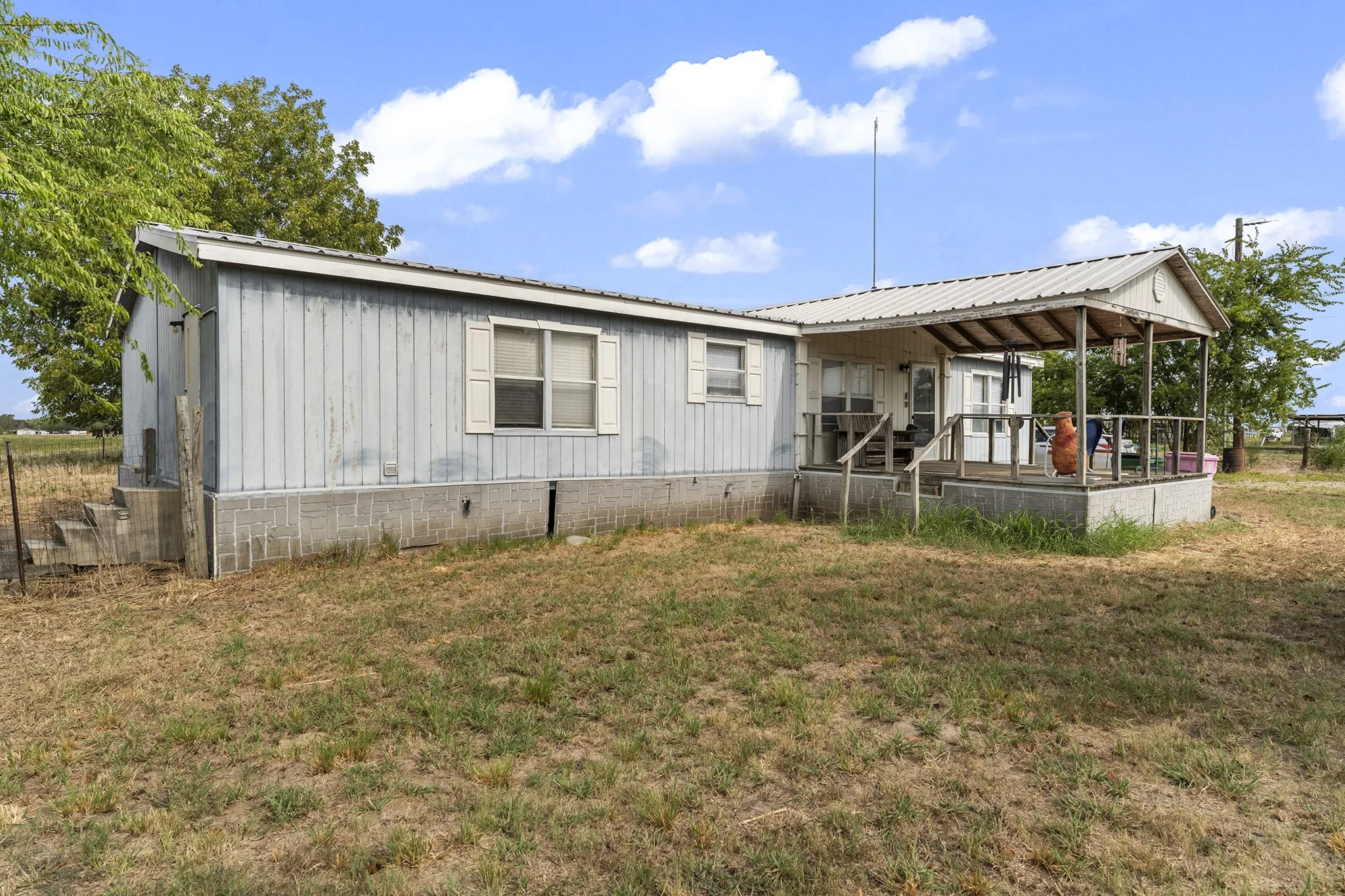 Mobile Home For Sale in Kaufman County , 18940 Dove Lane, Terrell, Texas 75161, 3 Bedroom, 2 Bathroom, Garage spaces, 1,624 Sqft, built in 2000, mls#21389364, Real Estate Agent in Terrell, Homes For Sale in Kaufman county, Homes For Sale in Terrell, Realtor in Terrell Texas, Real Estate Brokerage Independent Realty Texas, Luminita Cordes Realtor