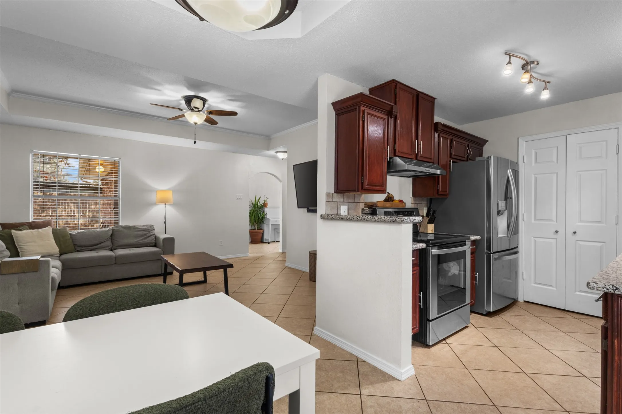 Single Family Residence For Sale in Dallas County , 523 Glen Cove Street, Seagoville, Texas 75159, 3 Bedroom, 2 Bathroom, 1 Garage spaces, 1,217 Sqft, built in 1992, mls#21389467, Real Estate Agent in Seagoville, Homes For Sale in Dallas county, Homes For Sale in Seagoville, Realtor in Seagoville Texas, Real Estate Brokerage Independent Realty Texas, Luminita Cordes Realtor