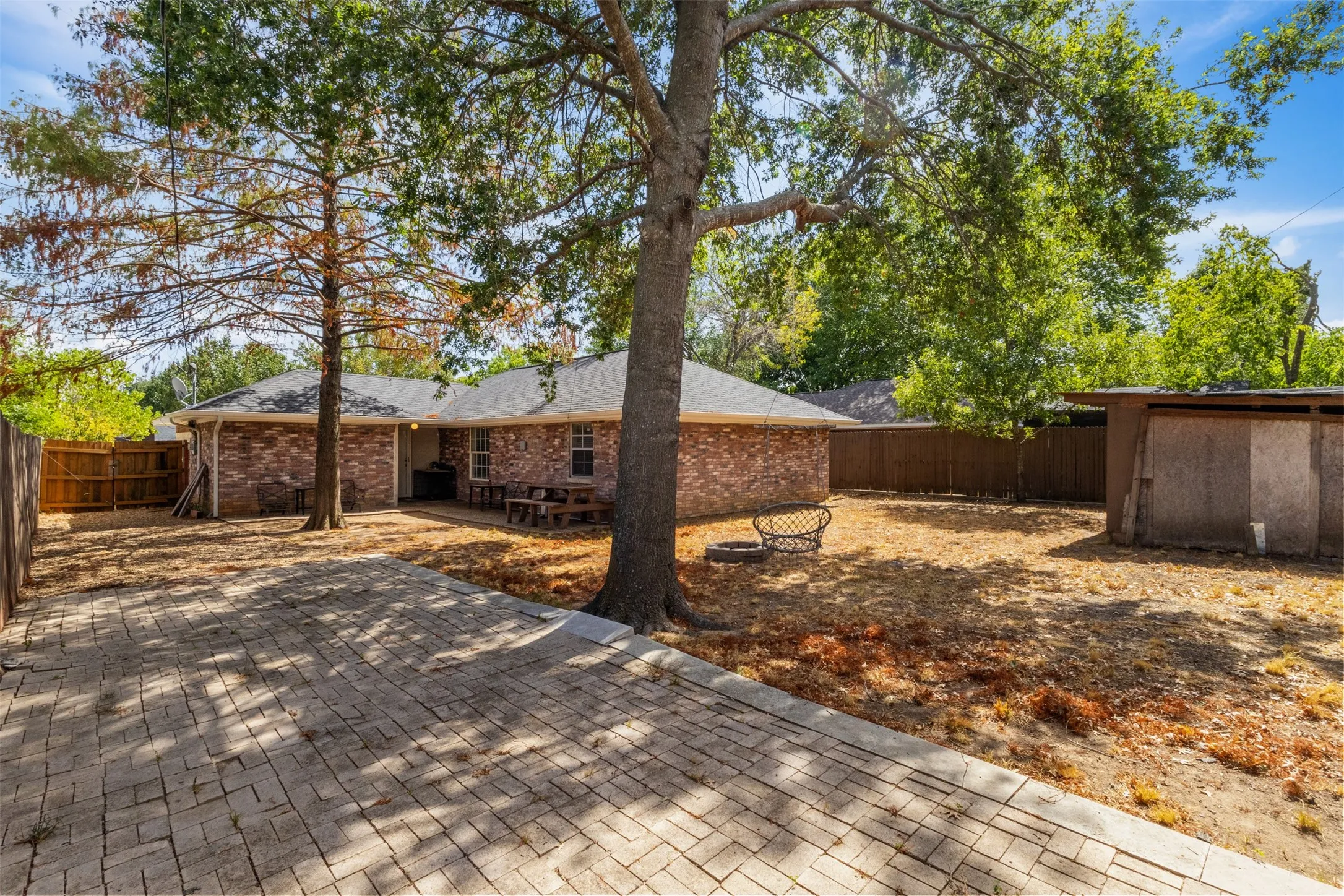 Single Family Residence For Sale in Dallas County , 523 Glen Cove Street, Seagoville, Texas 75159, 3 Bedroom, 2 Bathroom, 1 Garage spaces, 1,217 Sqft, built in 1992, mls#21389467, Real Estate Agent in Seagoville, Homes For Sale in Dallas county, Homes For Sale in Seagoville, Realtor in Seagoville Texas, Real Estate Brokerage Independent Realty Texas, Luminita Cordes Realtor