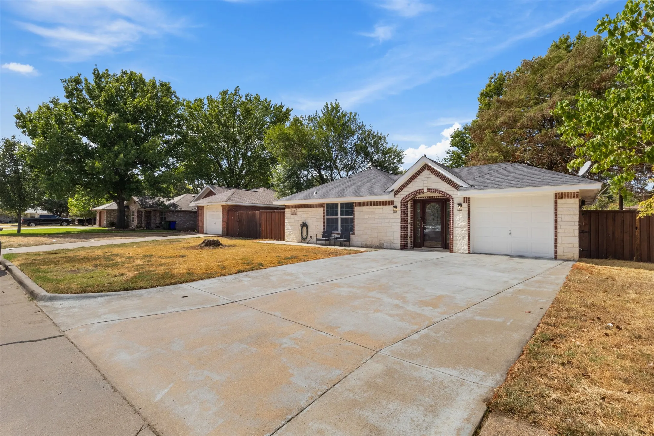 Single Family Residence For Sale in Dallas County , 523 Glen Cove Street, Seagoville, Texas 75159, 3 Bedroom, 2 Bathroom, 1 Garage spaces, 1,217 Sqft, built in 1992, mls#21389467, Real Estate Agent in Seagoville, Homes For Sale in Dallas county, Homes For Sale in Seagoville, Realtor in Seagoville Texas, Real Estate Brokerage Independent Realty Texas, Luminita Cordes Realtor