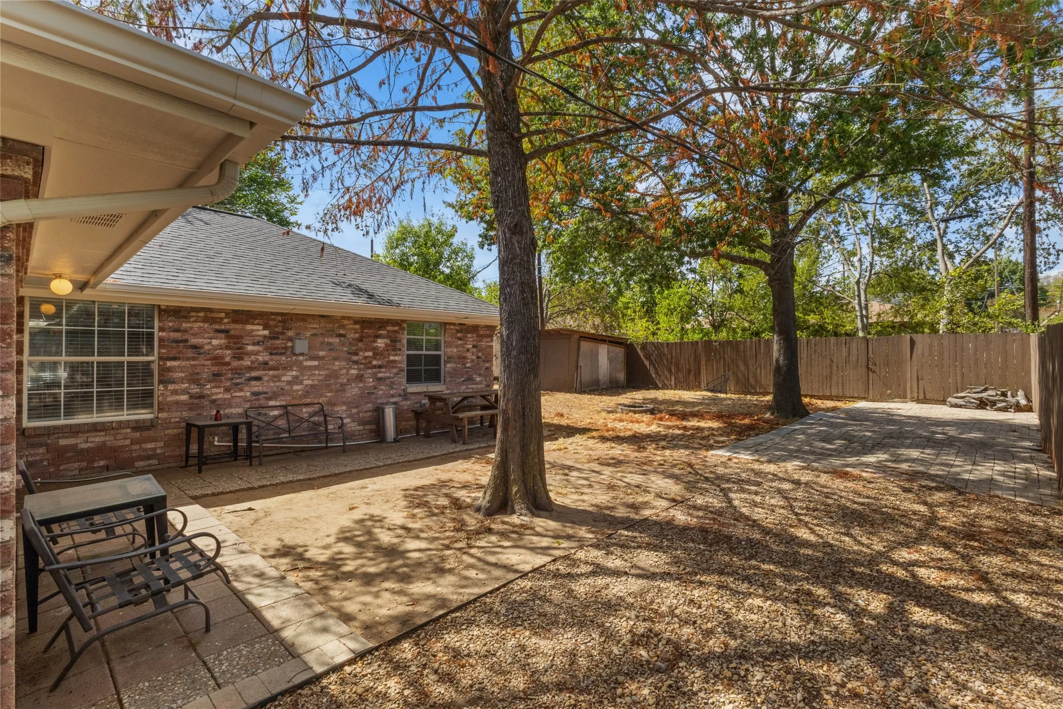 Single Family Residence For Sale in Dallas County , 523 Glen Cove Street, Seagoville, Texas 75159, 3 Bedroom, 2 Bathroom, 1 Garage spaces, 1,217 Sqft, built in 1992, mls#21389467, Real Estate Agent in Seagoville, Homes For Sale in Dallas county, Homes For Sale in Seagoville, Realtor in Seagoville Texas, Real Estate Brokerage Independent Realty Texas, Luminita Cordes Realtor