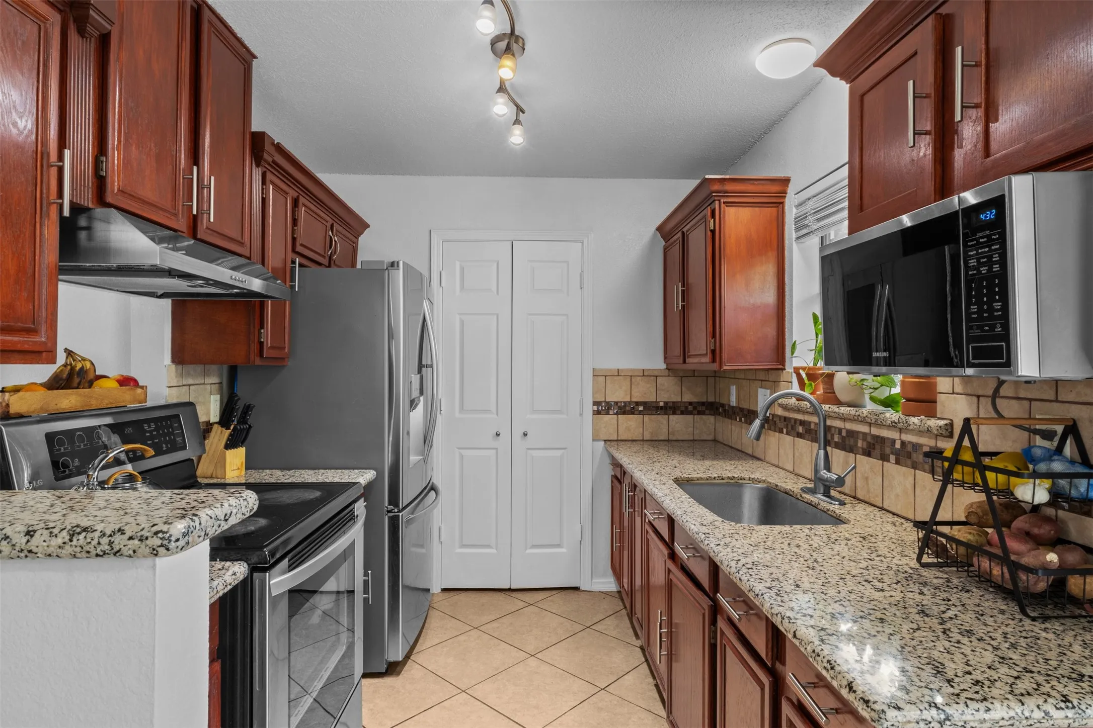 Single Family Residence For Sale in Dallas County , 523 Glen Cove Street, Seagoville, Texas 75159, 3 Bedroom, 2 Bathroom, 1 Garage spaces, 1,217 Sqft, built in 1992, mls#21389467, Real Estate Agent in Seagoville, Homes For Sale in Dallas county, Homes For Sale in Seagoville, Realtor in Seagoville Texas, Real Estate Brokerage Independent Realty Texas, Luminita Cordes Realtor