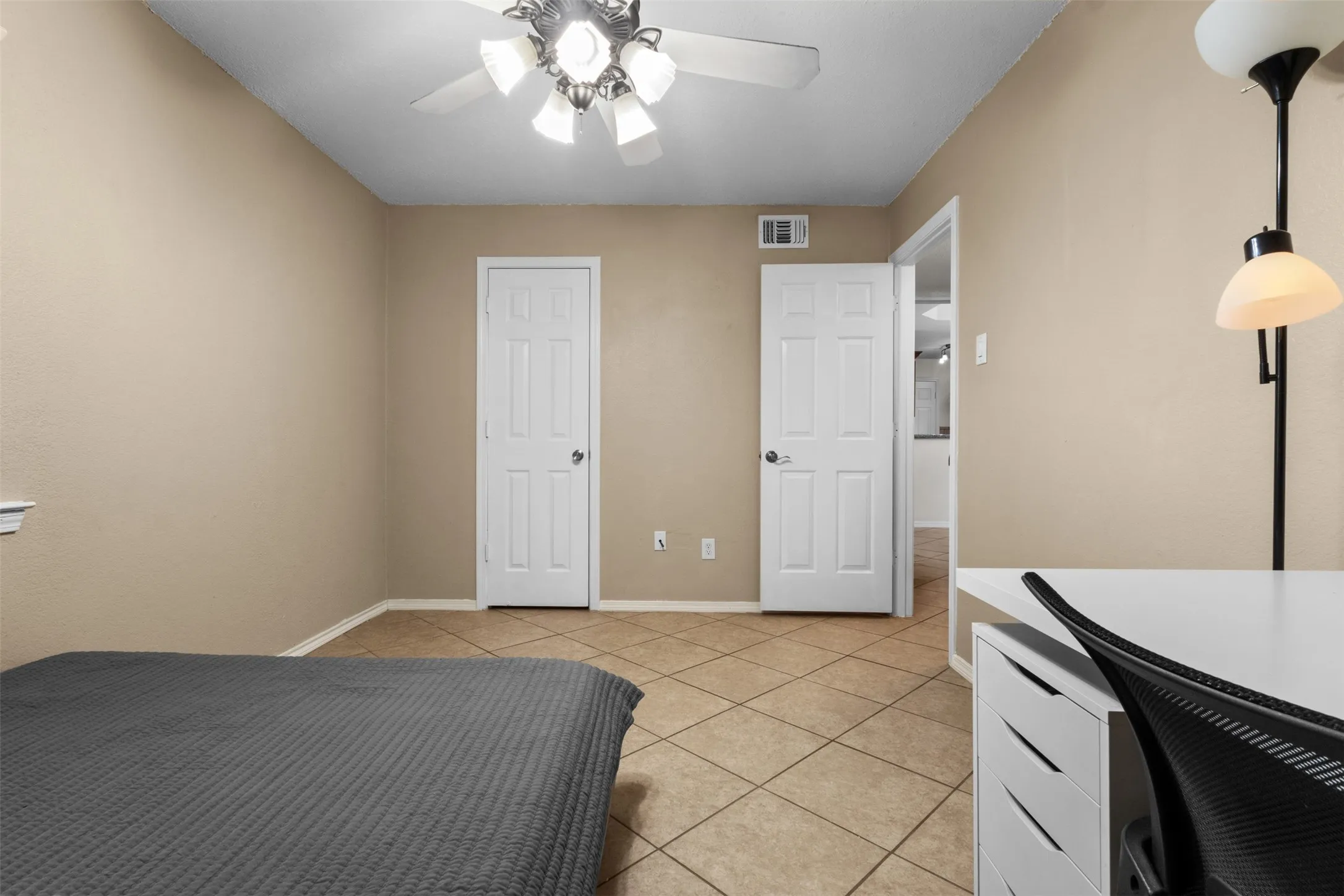 Single Family Residence For Sale in Dallas County , 523 Glen Cove Street, Seagoville, Texas 75159, 3 Bedroom, 2 Bathroom, 1 Garage spaces, 1,217 Sqft, built in 1992, mls#21389467, Real Estate Agent in Seagoville, Homes For Sale in Dallas county, Homes For Sale in Seagoville, Realtor in Seagoville Texas, Real Estate Brokerage Independent Realty Texas, Luminita Cordes Realtor