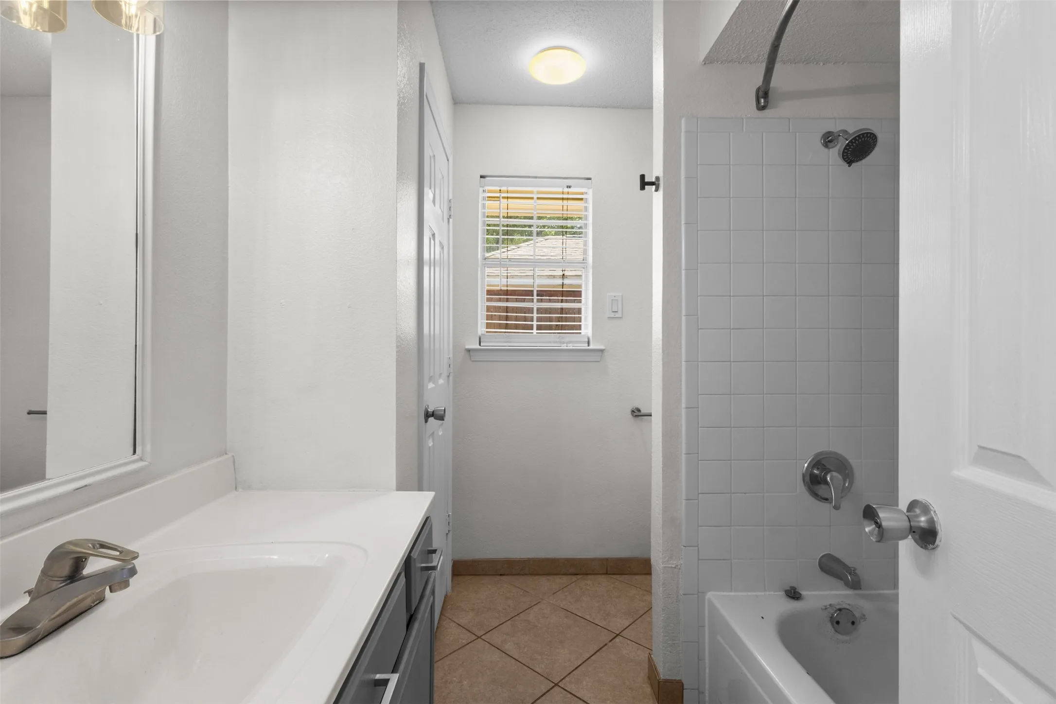 Single Family Residence For Sale in Dallas County , 523 Glen Cove Street, Seagoville, Texas 75159, 3 Bedroom, 2 Bathroom, 1 Garage spaces, 1,217 Sqft, built in 1992, mls#21389467, Real Estate Agent in Seagoville, Homes For Sale in Dallas county, Homes For Sale in Seagoville, Realtor in Seagoville Texas, Real Estate Brokerage Independent Realty Texas, Luminita Cordes Realtor