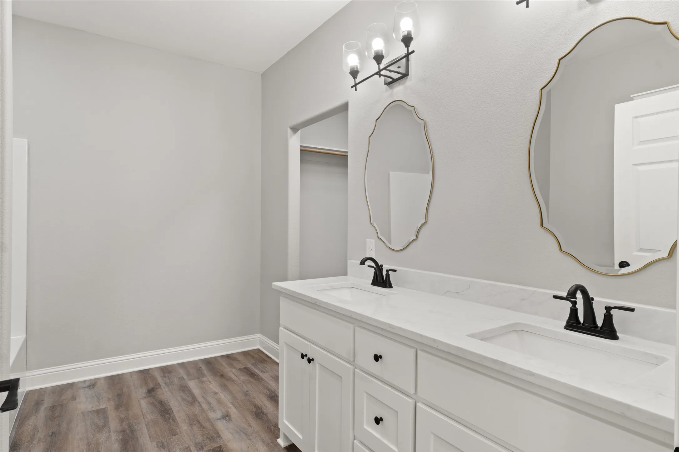 Single Family Residence For Sale in Upshur County , 106 Royal Street, Gilmer, Texas 75645, 3 Bedroom, 2 Bathroom, 2 Garage spaces, 1,589 Sqft, built in 2025, mls#21389476, Real Estate Agent in Gilmer, Homes For Sale in Upshur county, Homes For Sale in Gilmer, Realtor in Gilmer Texas, Real Estate Brokerage Independent Realty Texas, Luminita Cordes Realtor