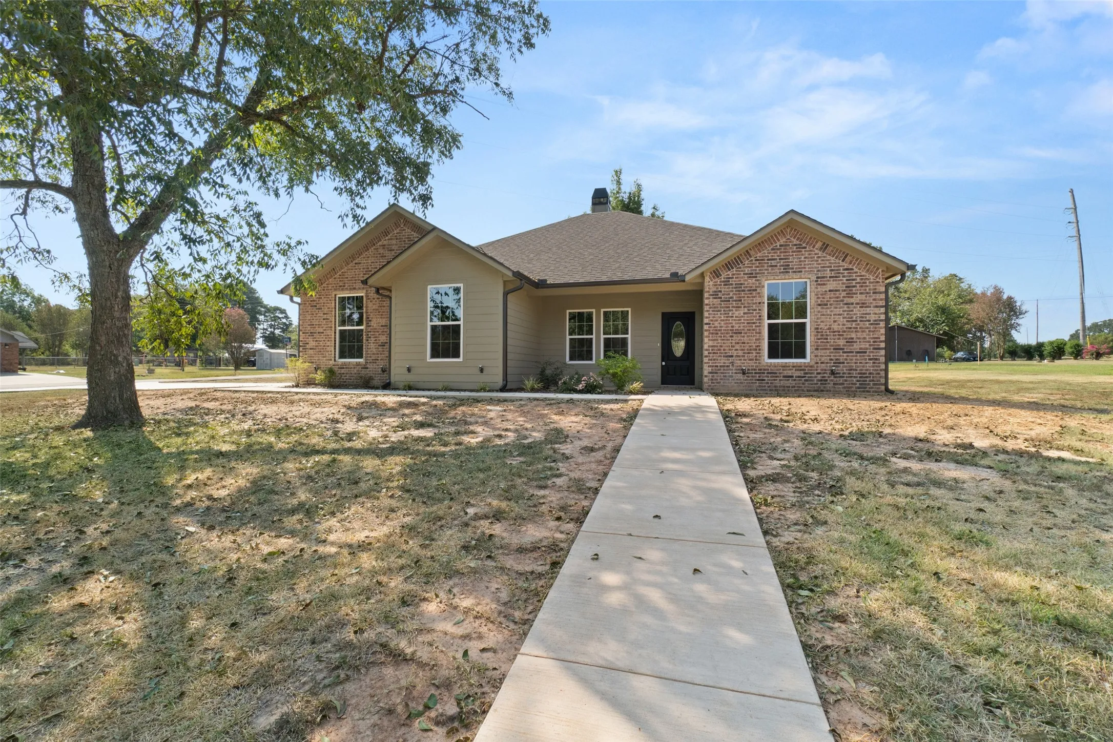 Single Family Residence For Sale in Upshur County , 106 Royal Street, Gilmer, Texas 75645, 3 Bedroom, 2 Bathroom, 2 Garage spaces, 1,589 Sqft, built in 2025, mls#21389476, Real Estate Agent in Gilmer, Homes For Sale in Upshur county, Homes For Sale in Gilmer, Realtor in Gilmer Texas, Real Estate Brokerage Independent Realty Texas, Luminita Cordes Realtor