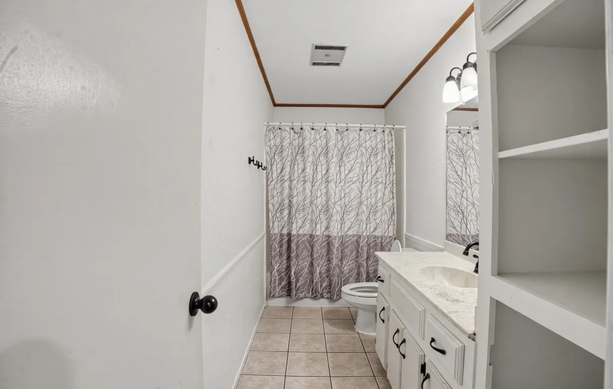 Single Family Residence For Sale in Mc Lennan County , 110 Kingsbury Way, Hewitt, Texas 76643, 3 Bedroom, 2 Bathroom, 2 Garage spaces, 1,883 Sqft, built in 1978, mls#21388638, Real Estate Agent in Hewitt, Homes For Sale in Mc Lennan county, Homes For Sale in Hewitt, Realtor in Hewitt Texas, Real Estate Brokerage Independent Realty Texas, Luminita Cordes Realtor